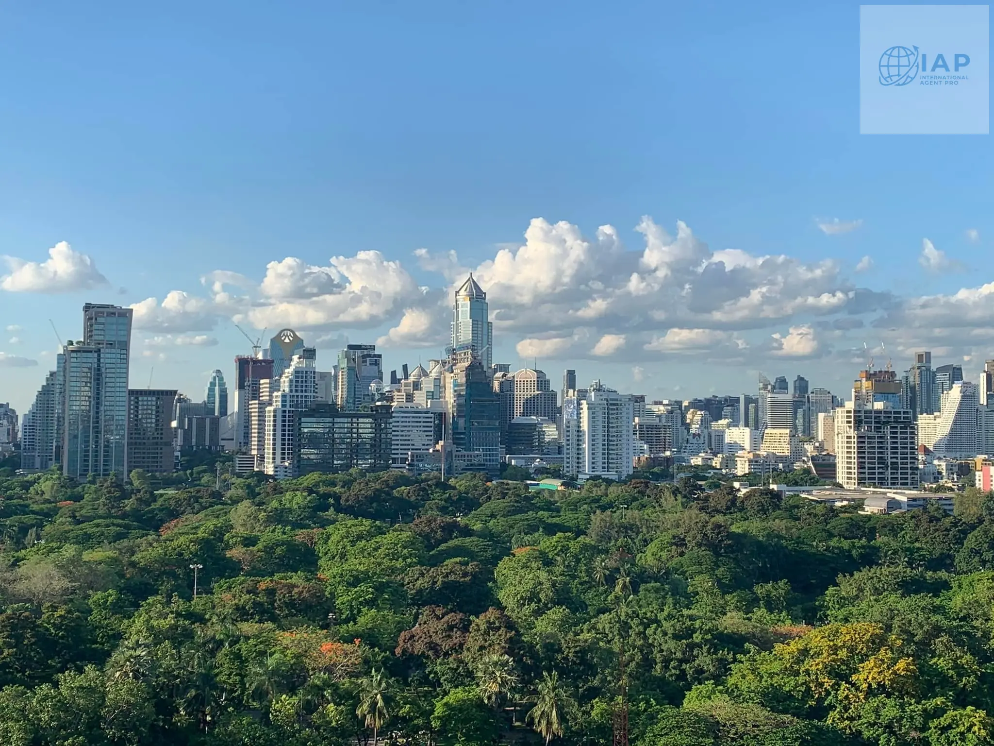 Bright 1-Bedroom Condo with Panoramic City and Park Views in Si Lom