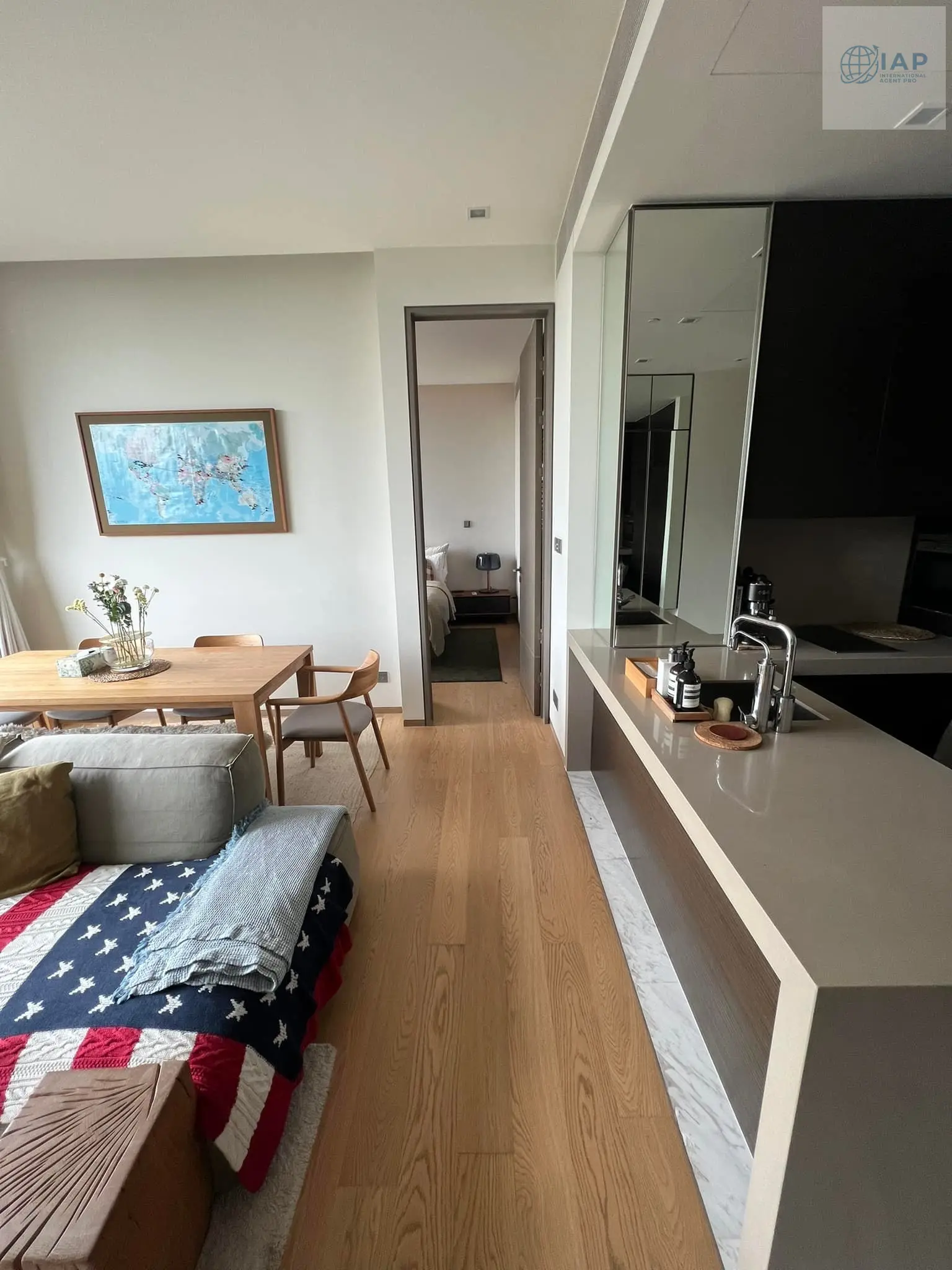Bright 1-Bedroom Condo with Panoramic City and Park Views in Si Lom