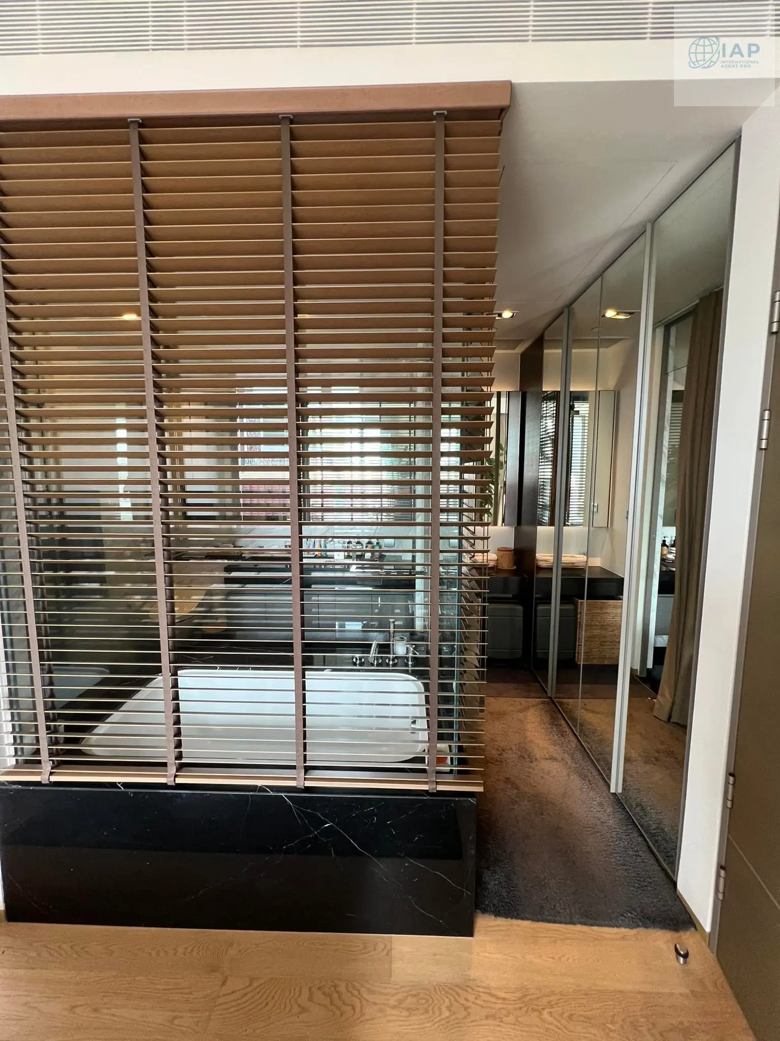 Bright 1-Bedroom Condo with Panoramic City and Park Views in Si Lom