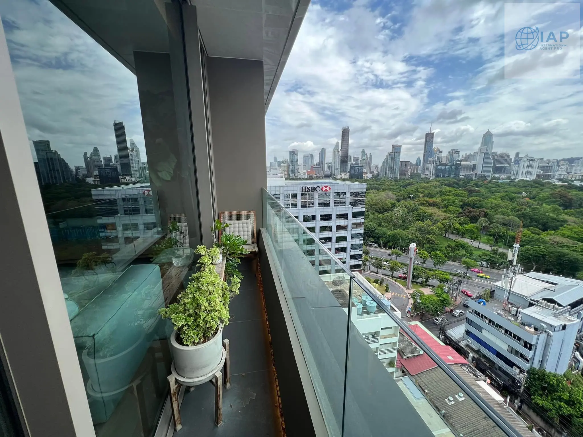 Bright 1-Bedroom Condo with Panoramic City and Park Views in Si Lom