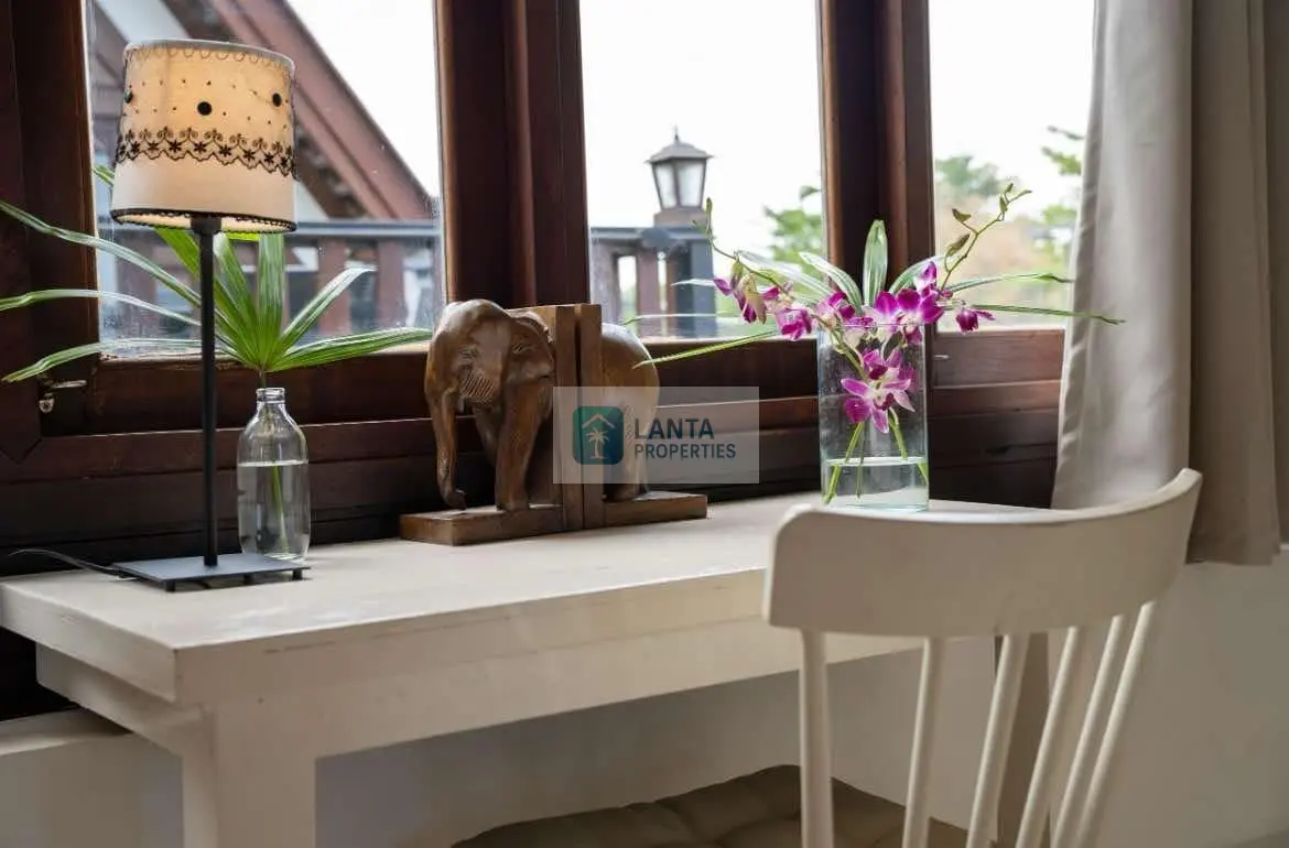 Beachfront Villa in Slowdown Resort 