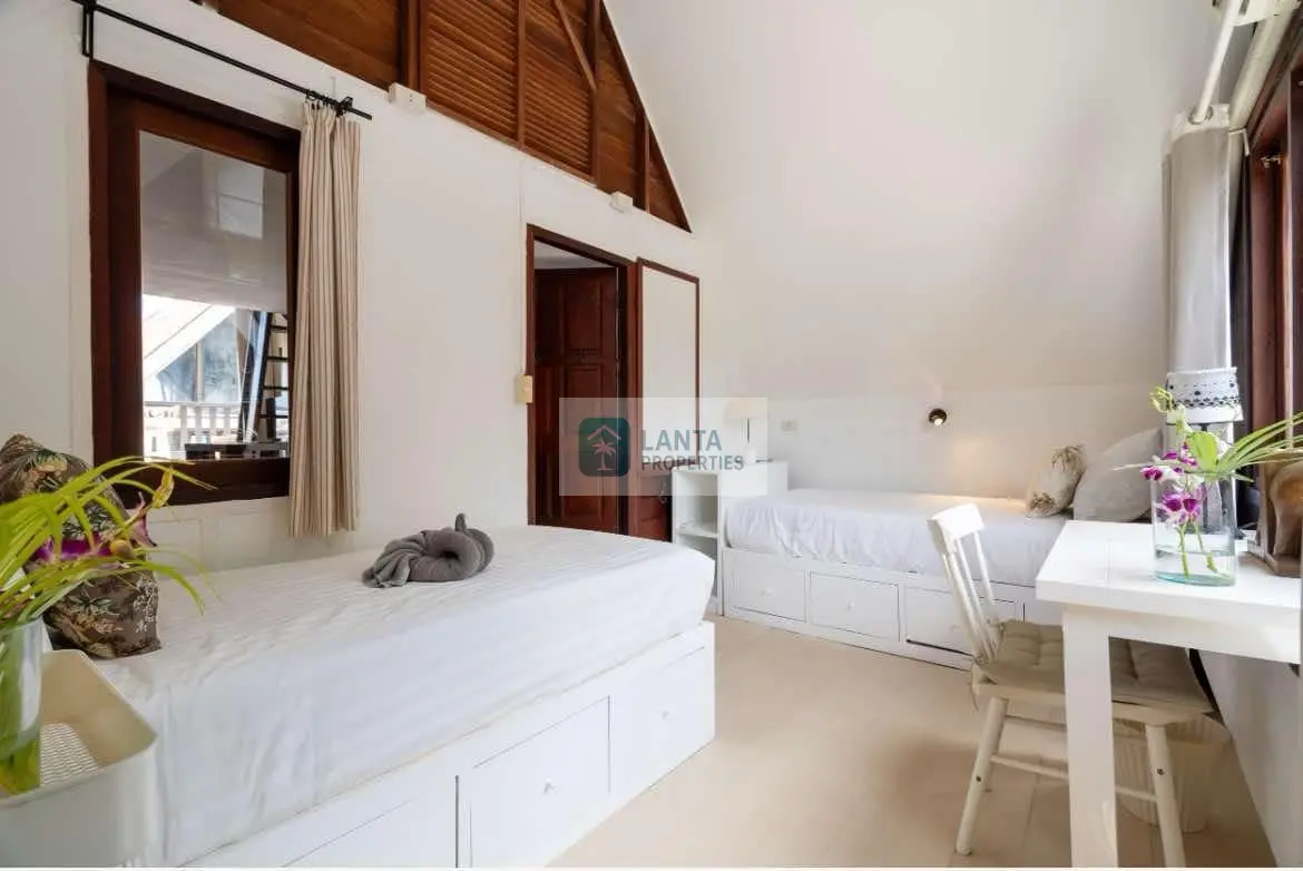 Beachfront Villa in Slowdown Resort 