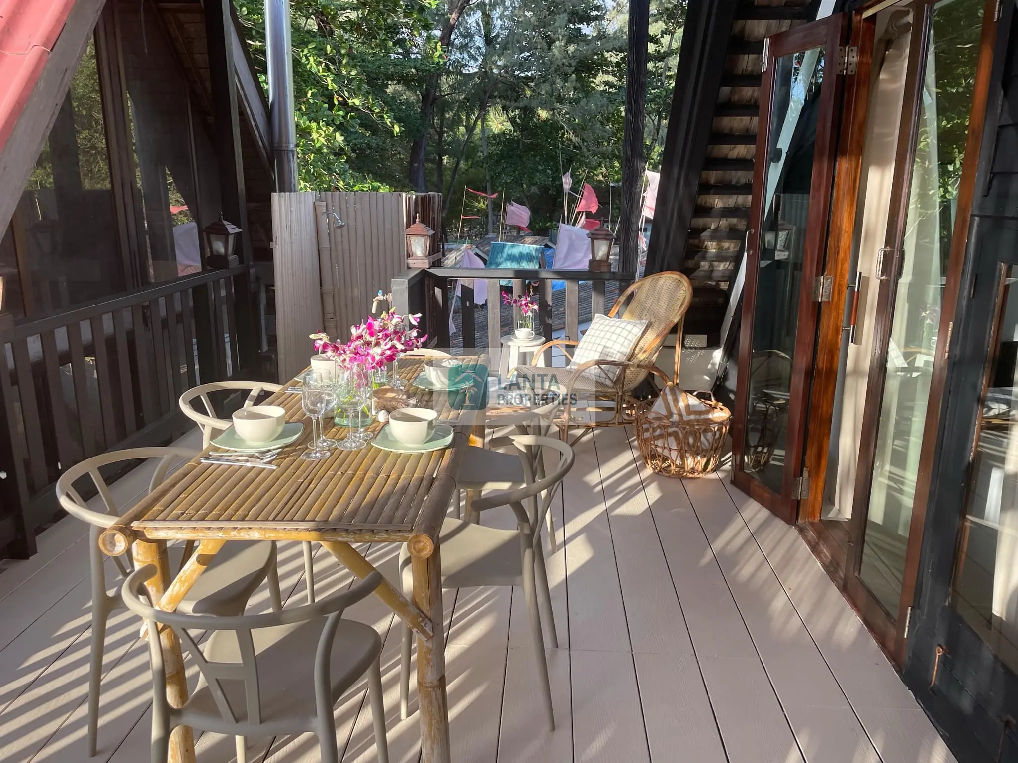 Beachfront Villa in Slowdown Resort 
