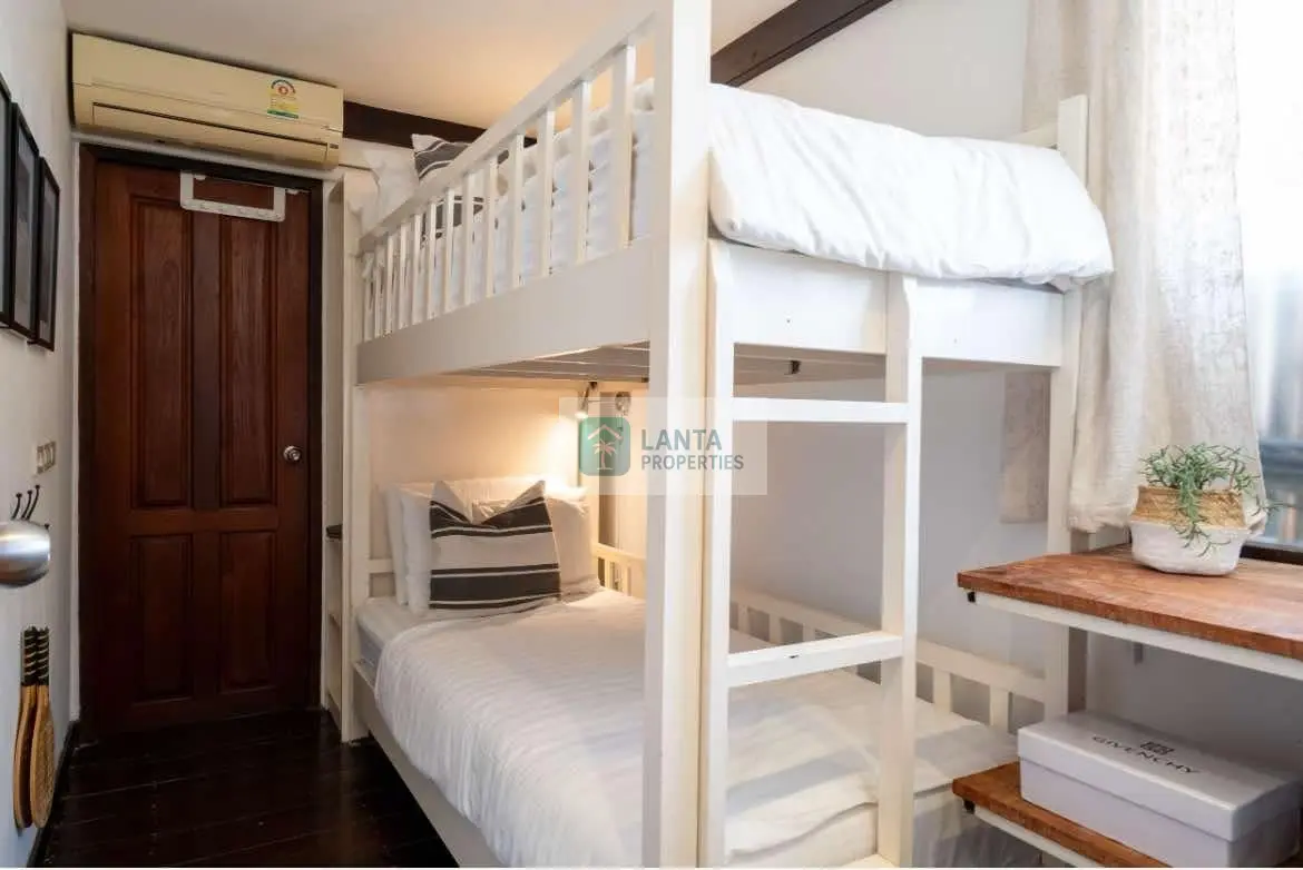 Beachfront Villa in Slowdown Resort 