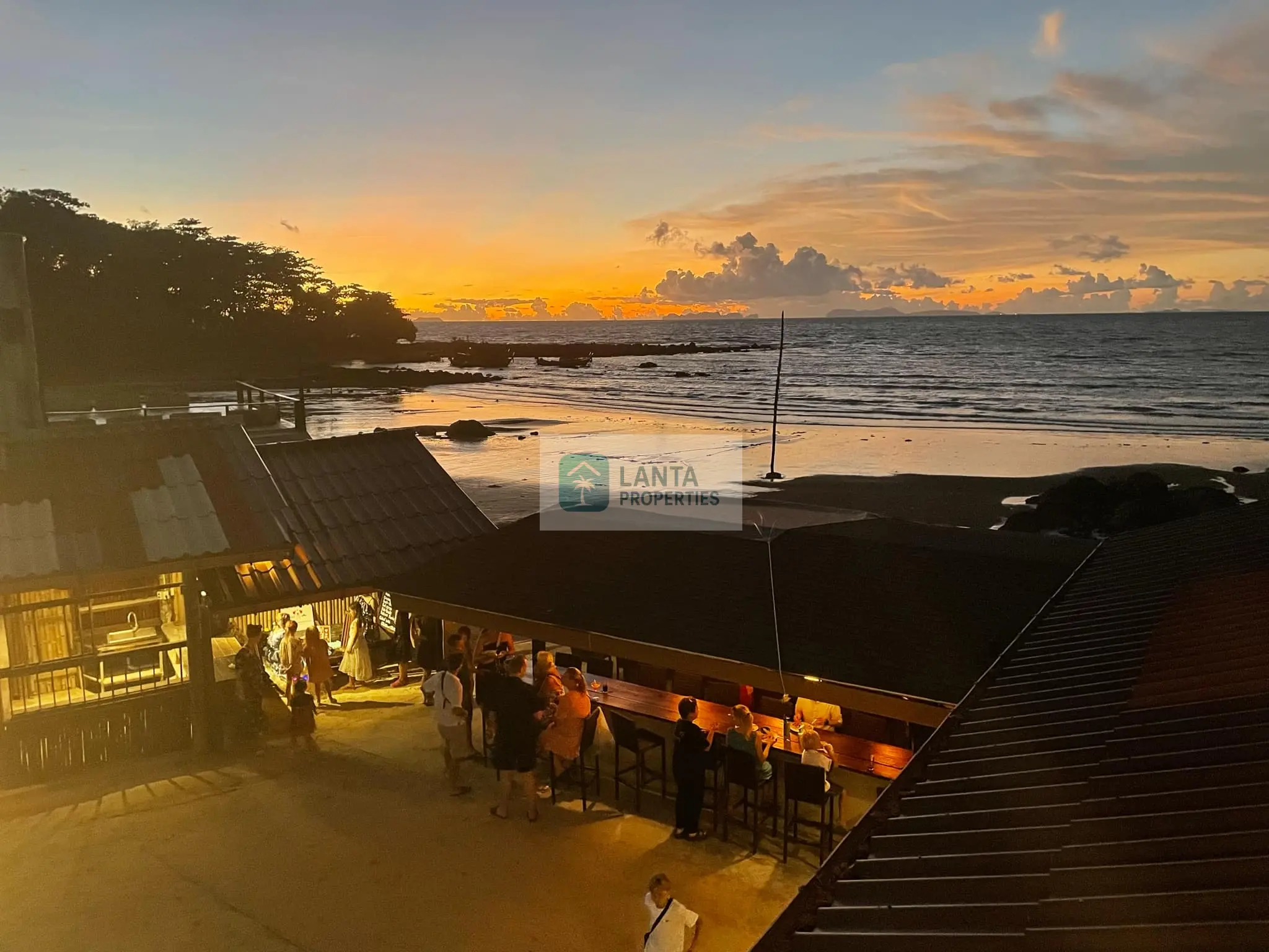 Beachfront Villa in Slowdown Resort 