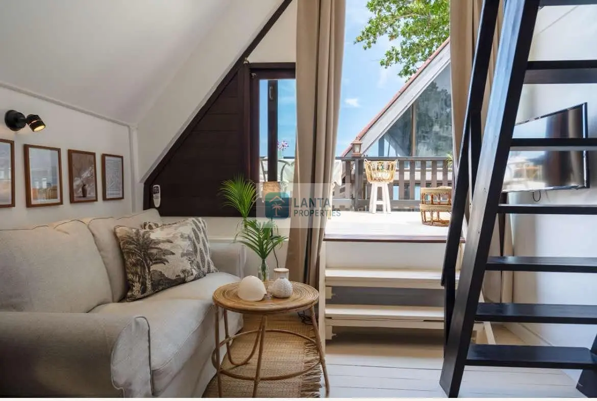 Beachfront Villa in Slowdown Resort 