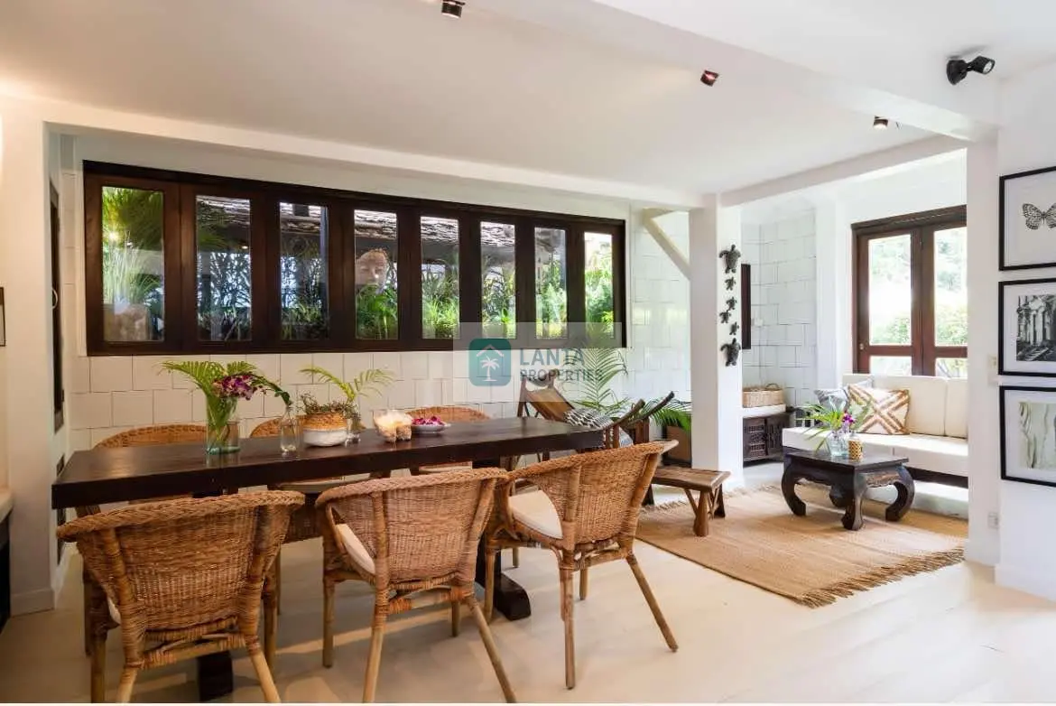 Beachfront Villa in Slowdown Resort 