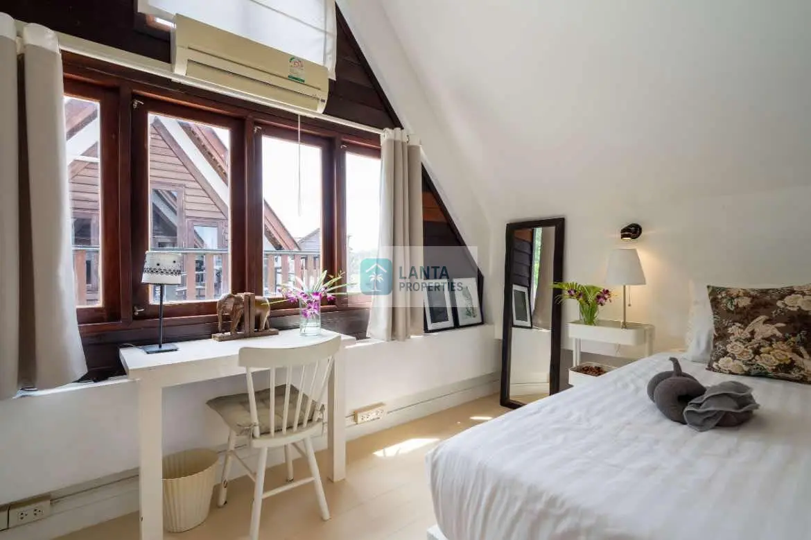 Beachfront Villa in Slowdown Resort 