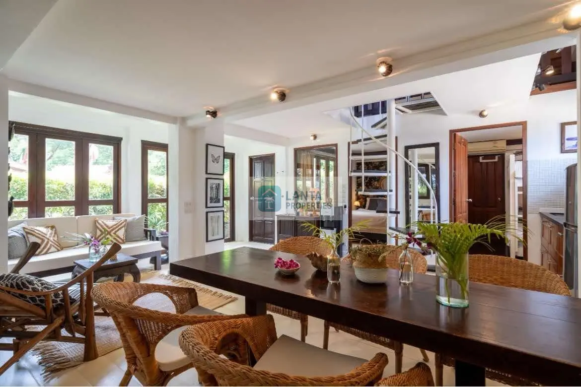 Beachfront Villa in Slowdown Resort 