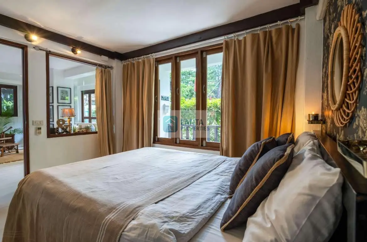 Beachfront Villa in Slowdown Resort 
