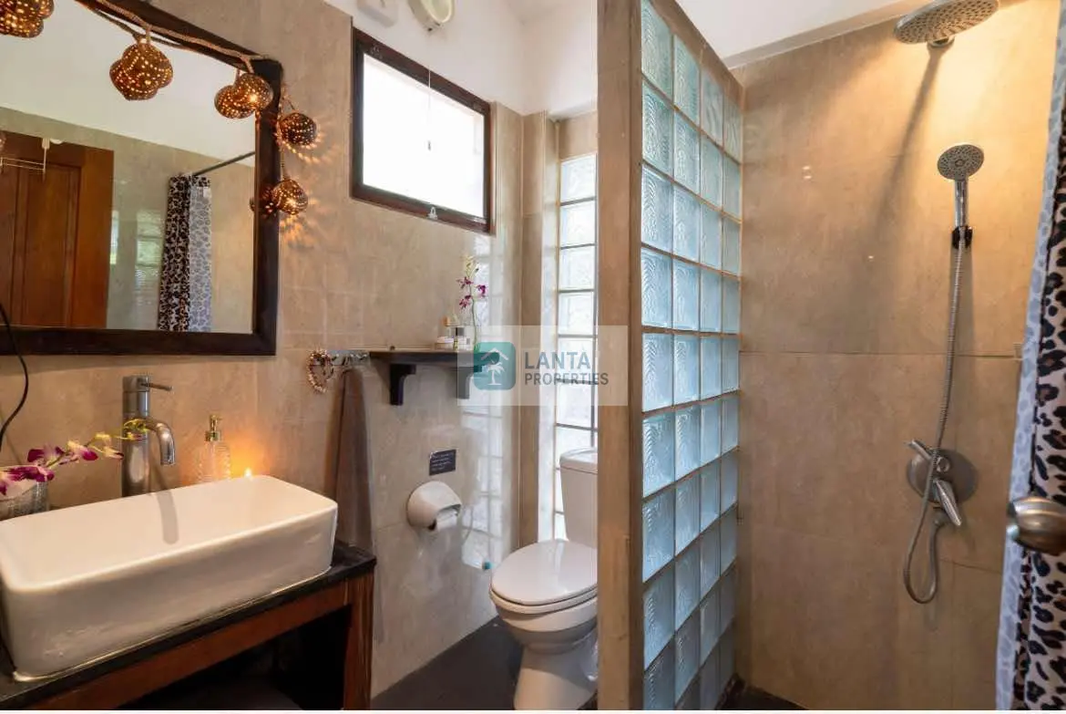 Beachfront Villa in Slowdown Resort 