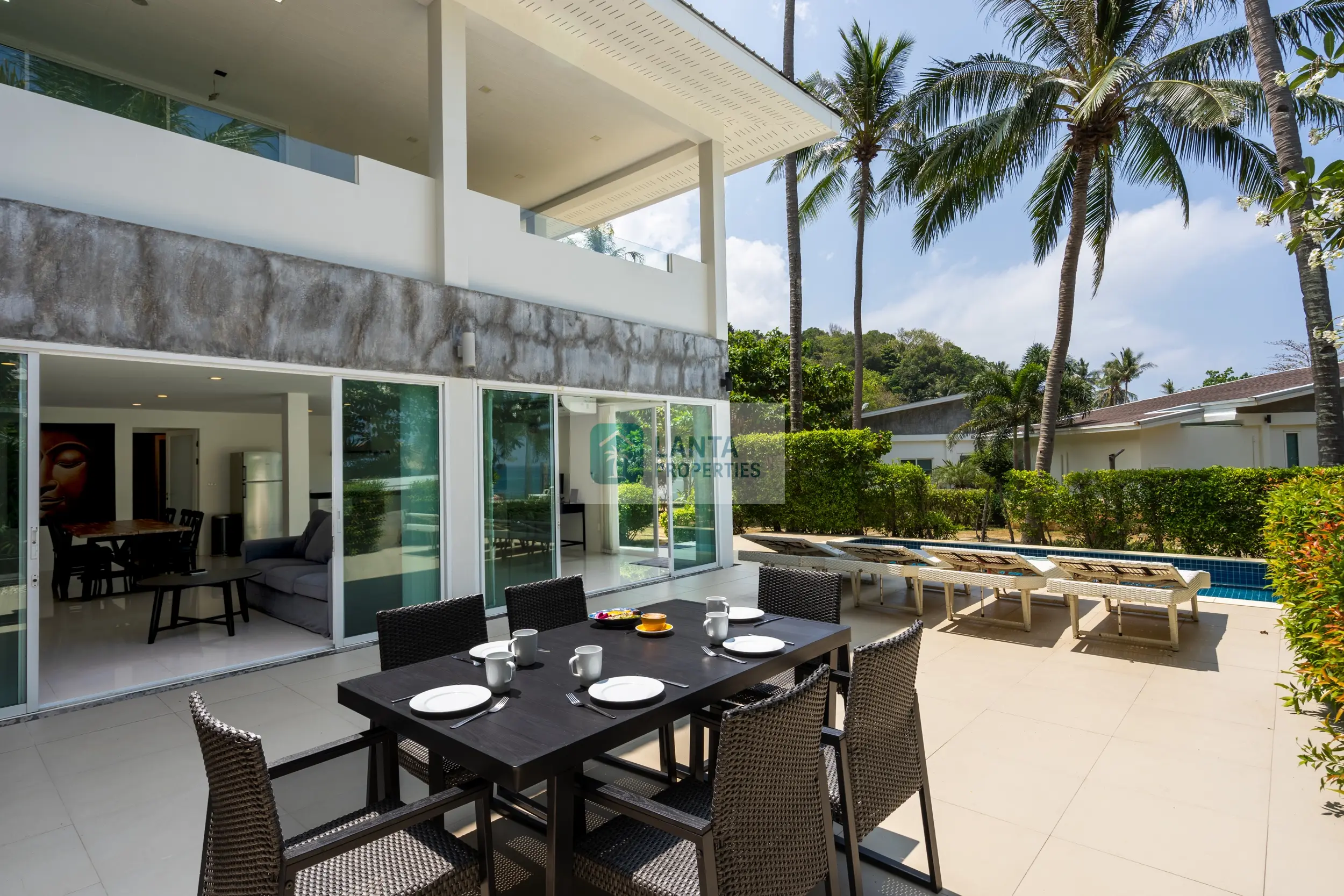 Exclusive luxury ensemble in Coconut Bay