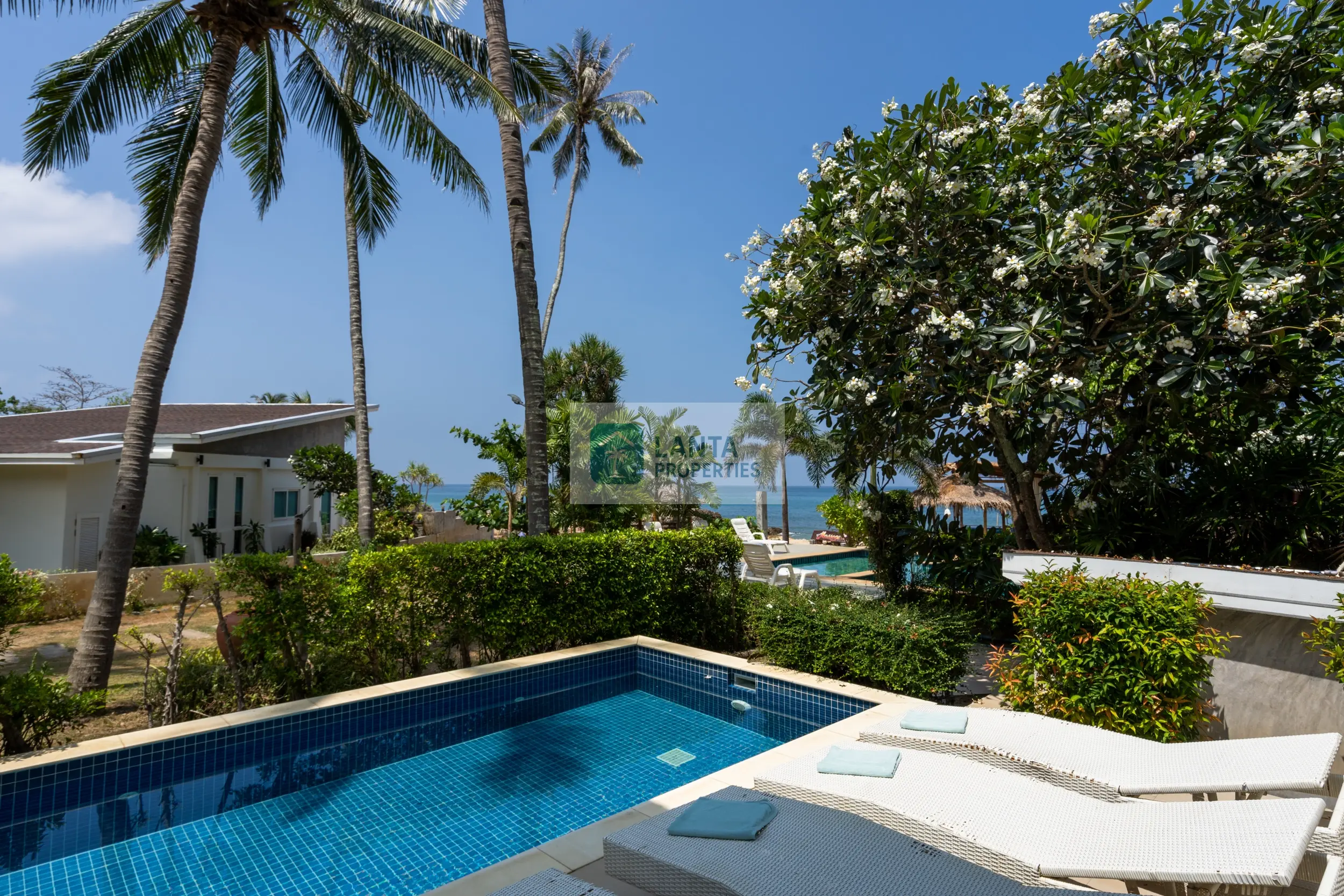 Exclusive luxury ensemble in Coconut Bay