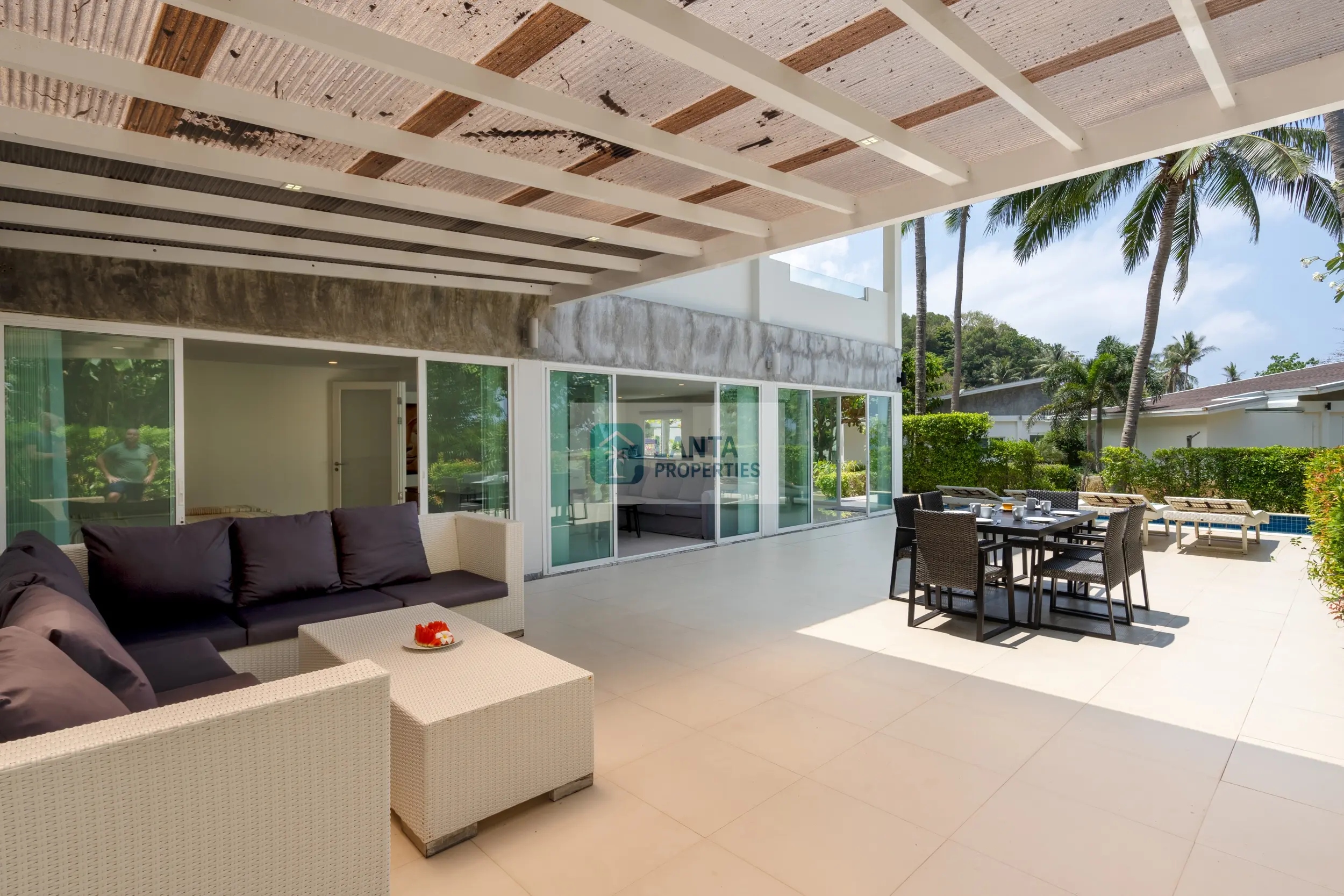 Exclusive luxury ensemble in Coconut Bay