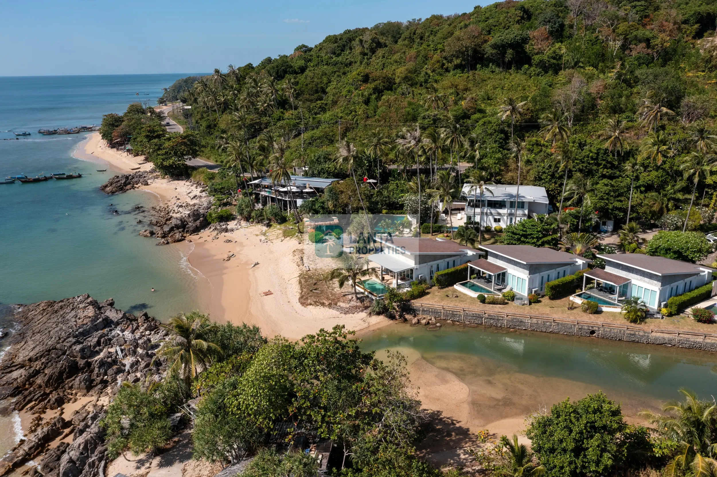 Exclusive luxury ensemble in Coconut Bay