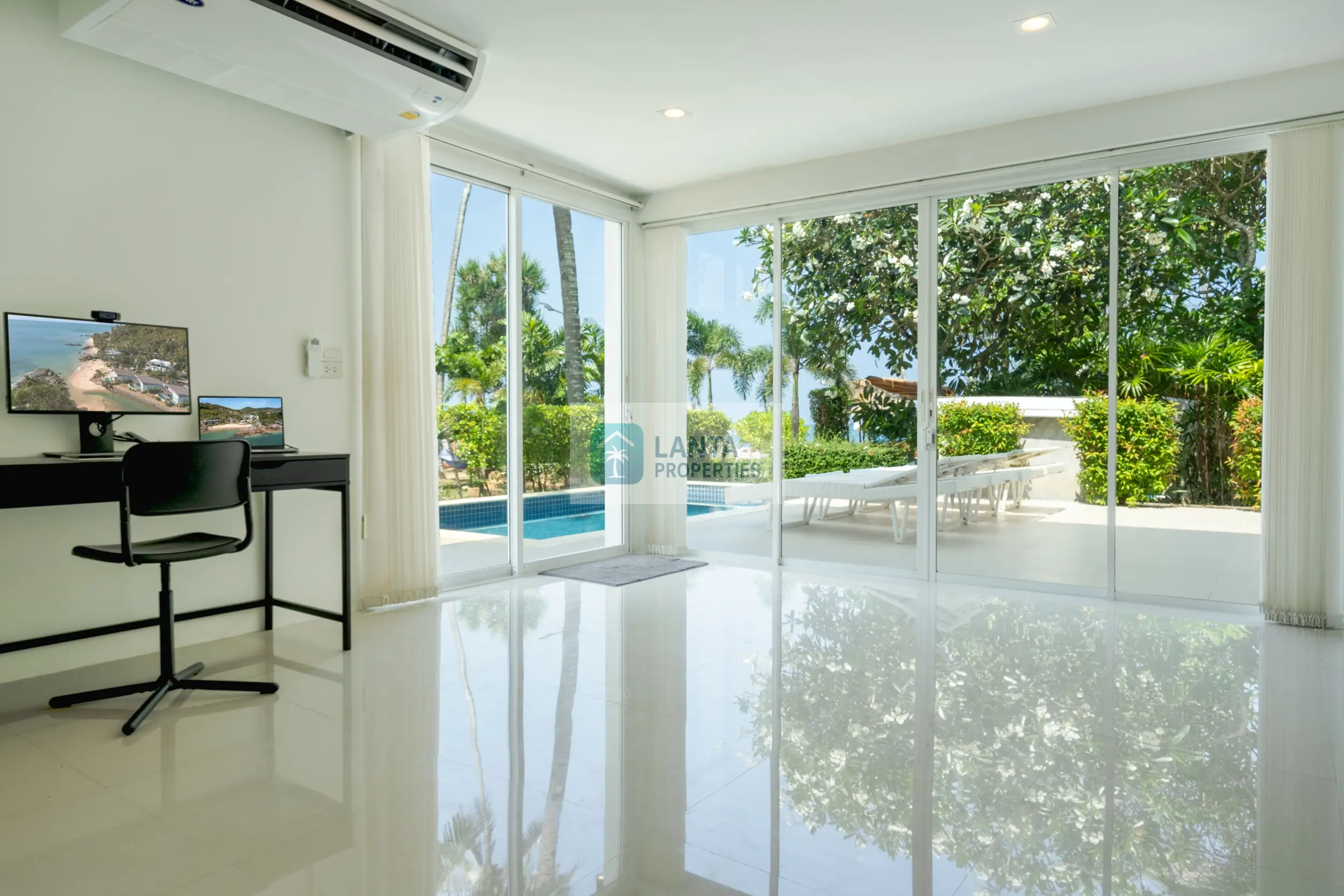 Exclusive luxury ensemble in Coconut Bay