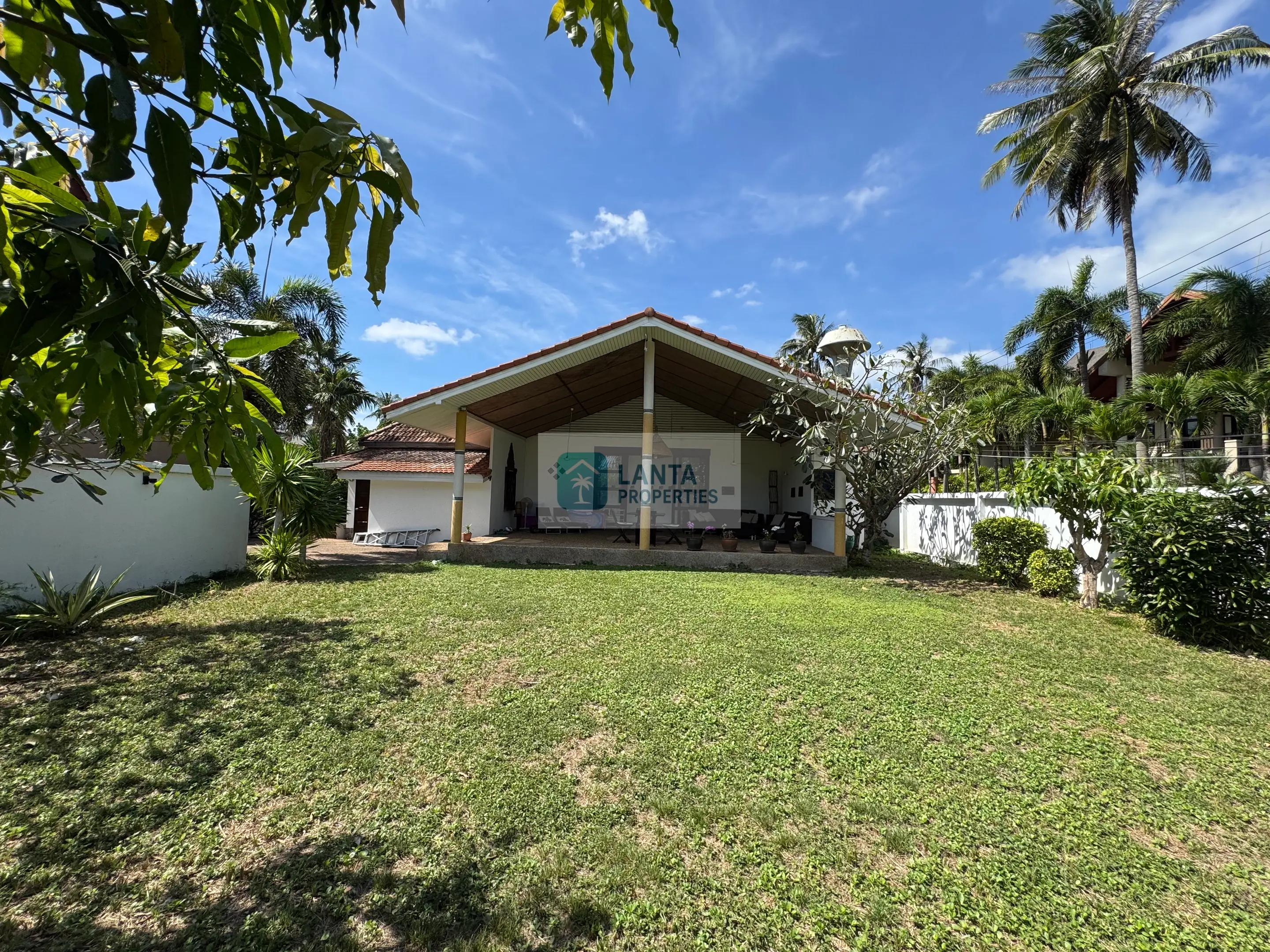 Unique villa with the best location Khlong Dao