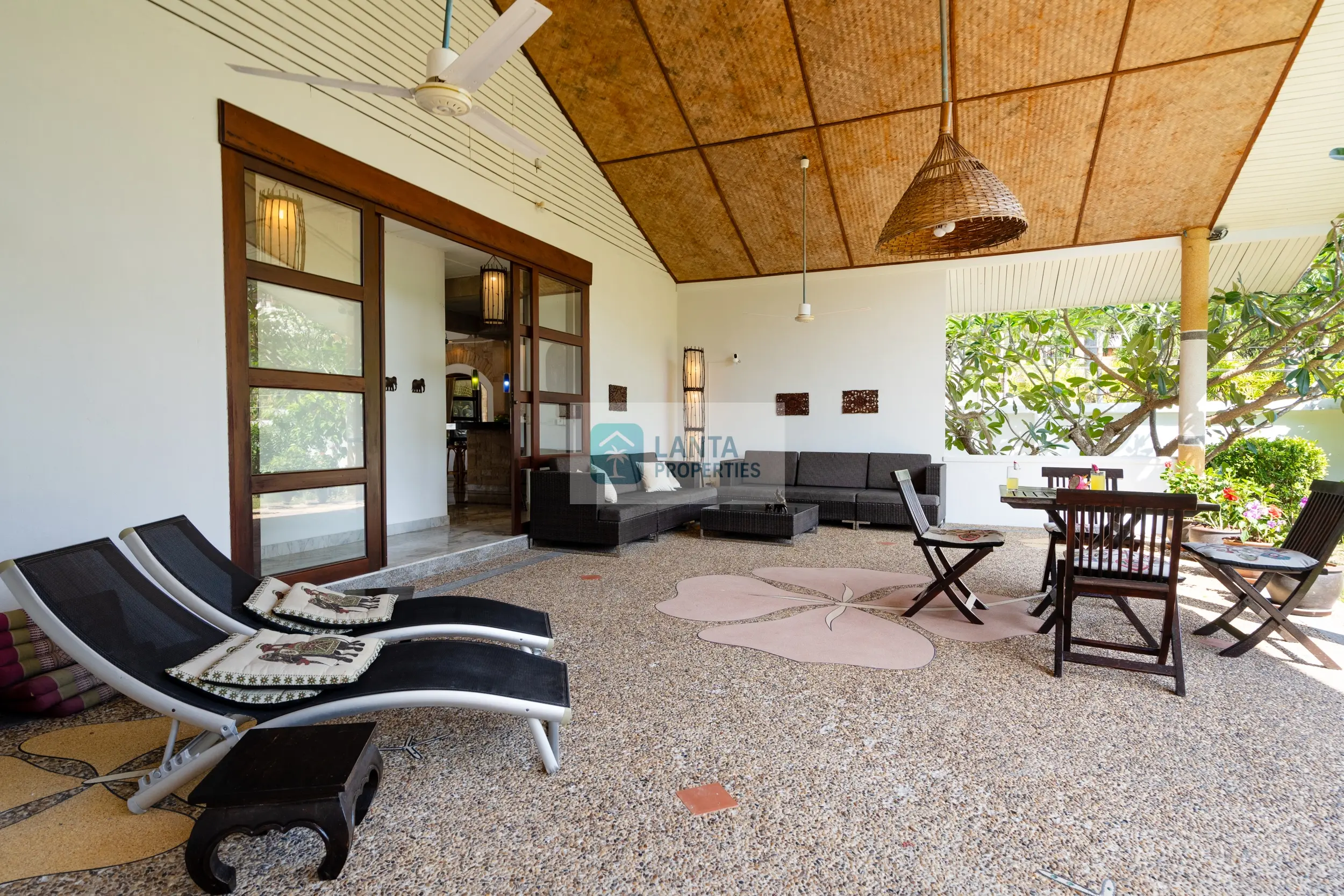 Unique villa with the best location Khlong Dao