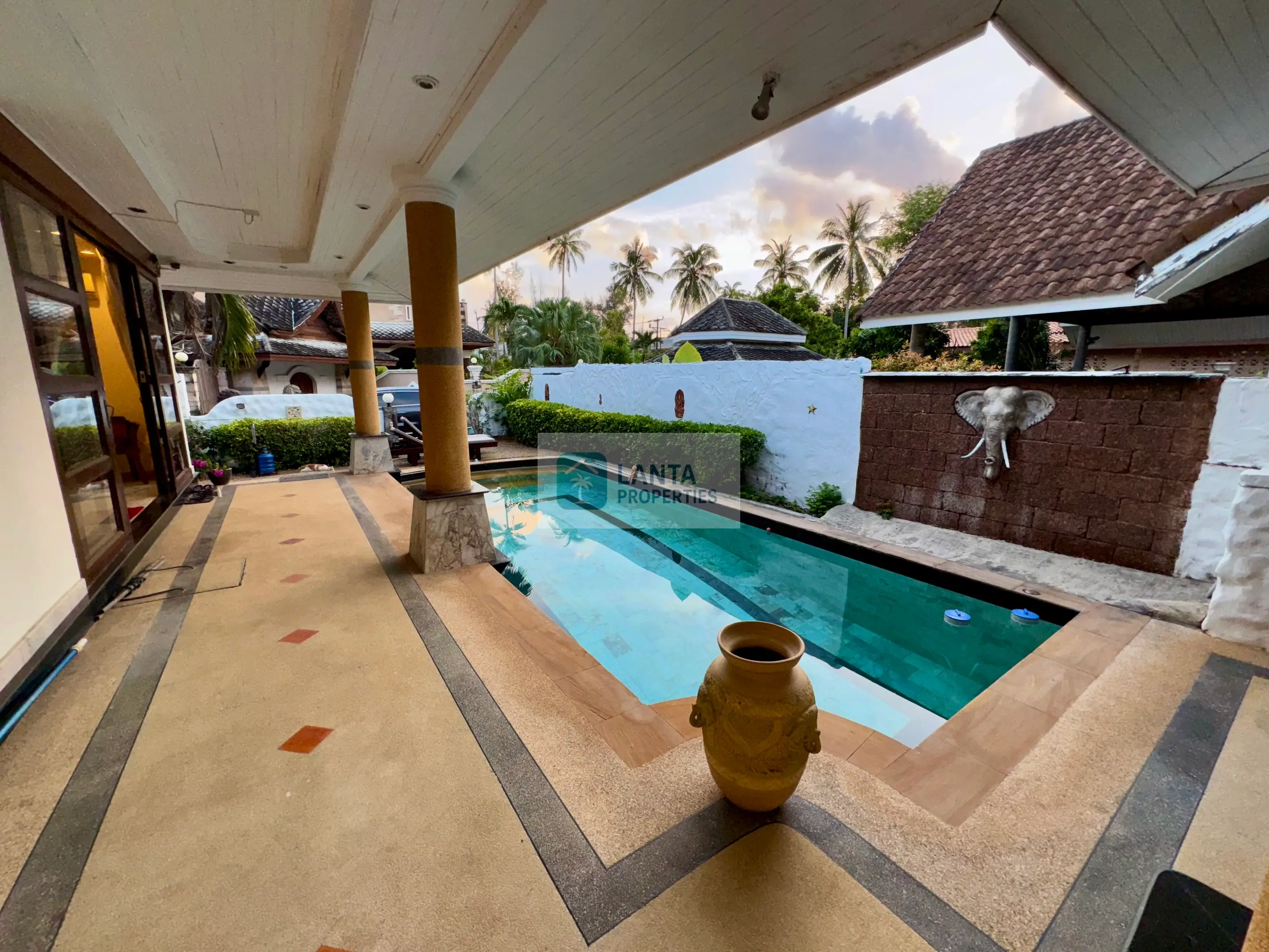 Unique villa with the best location Khlong Dao