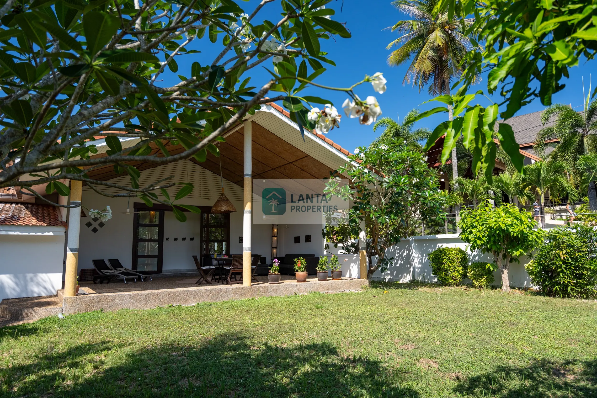 Unique villa with the best location Khlong Dao