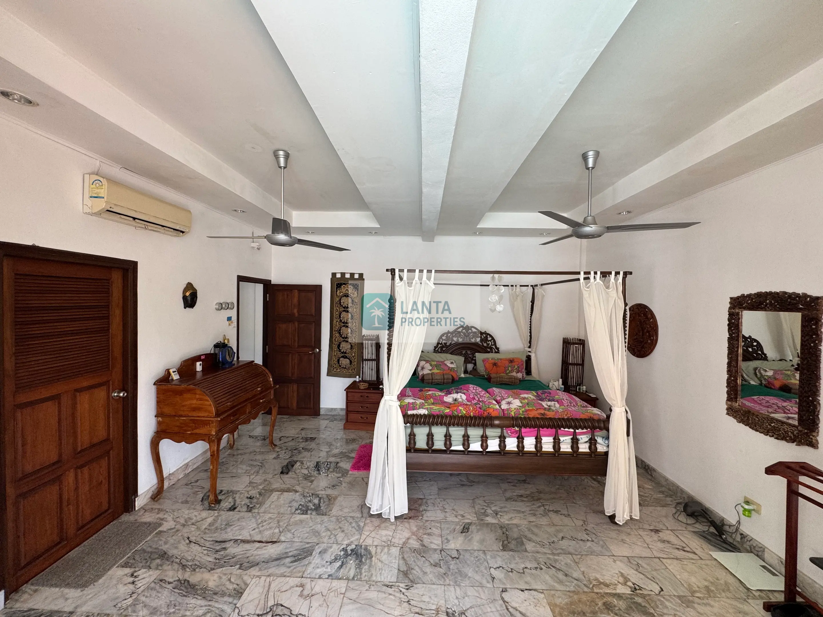 Unique villa with the best location Khlong Dao
