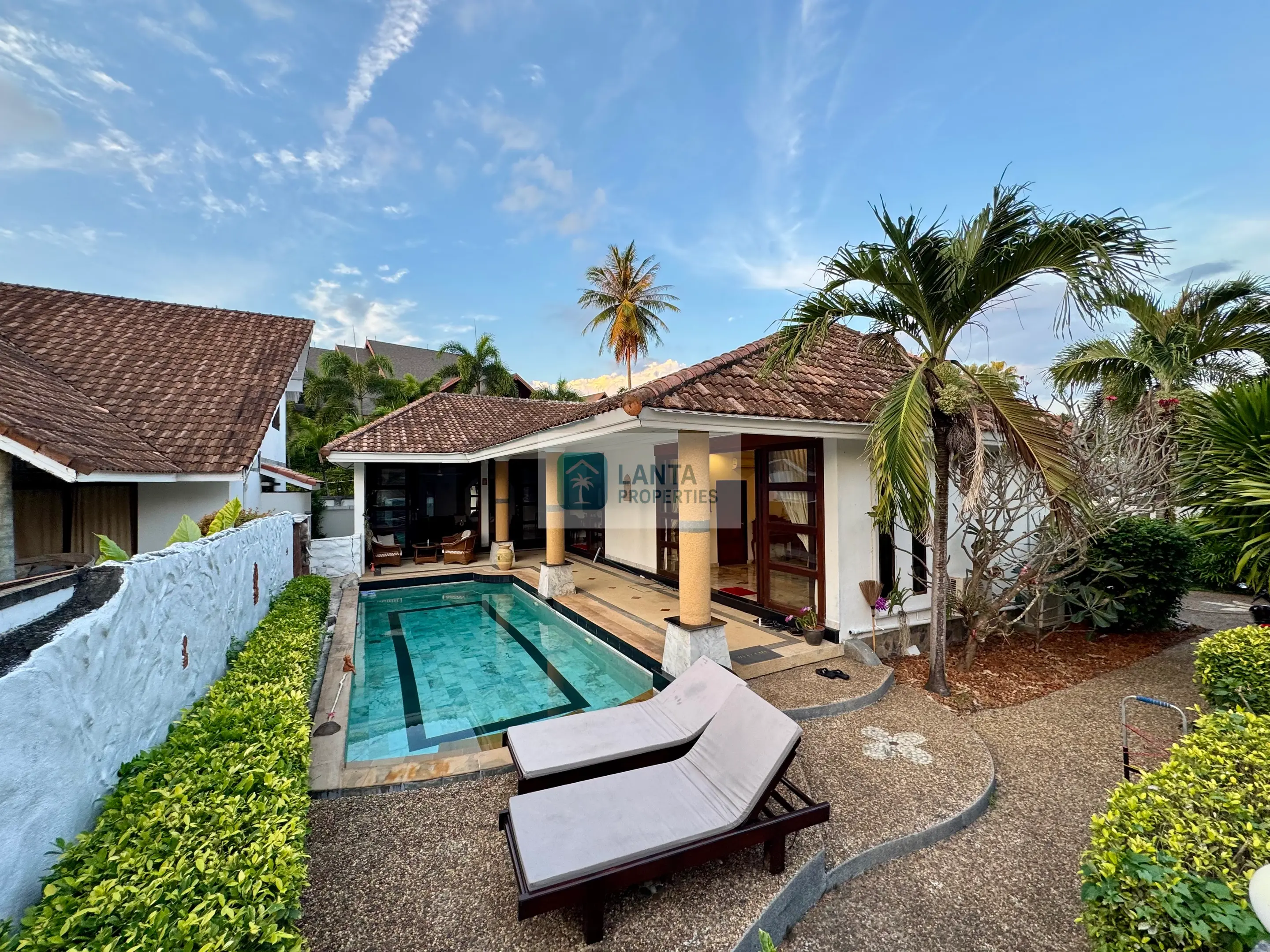 Unique villa with the best location Khlong Dao