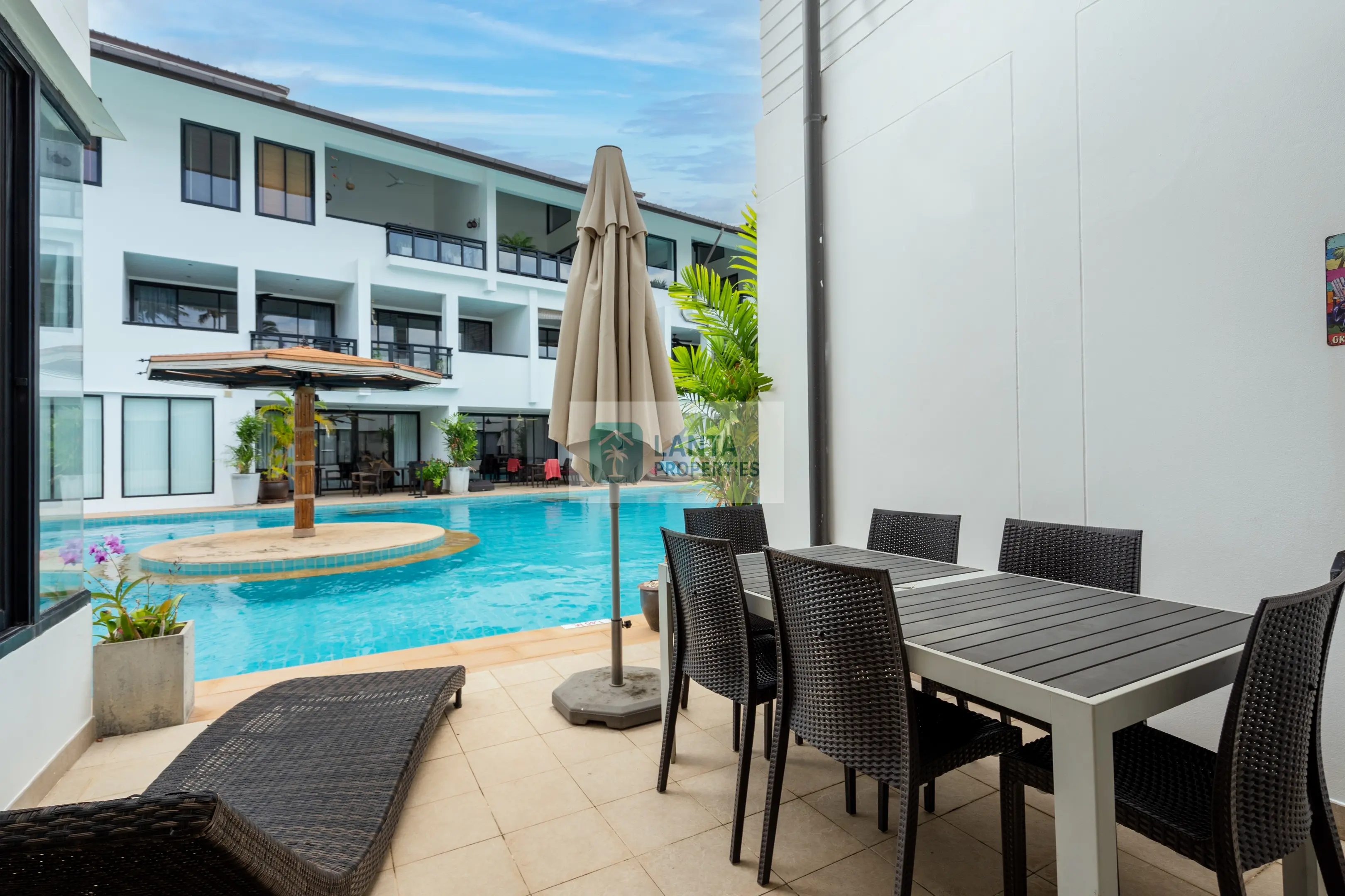 Townhouse with Pool Access and Sea Glimpse, Sai Naam Koh Lanta