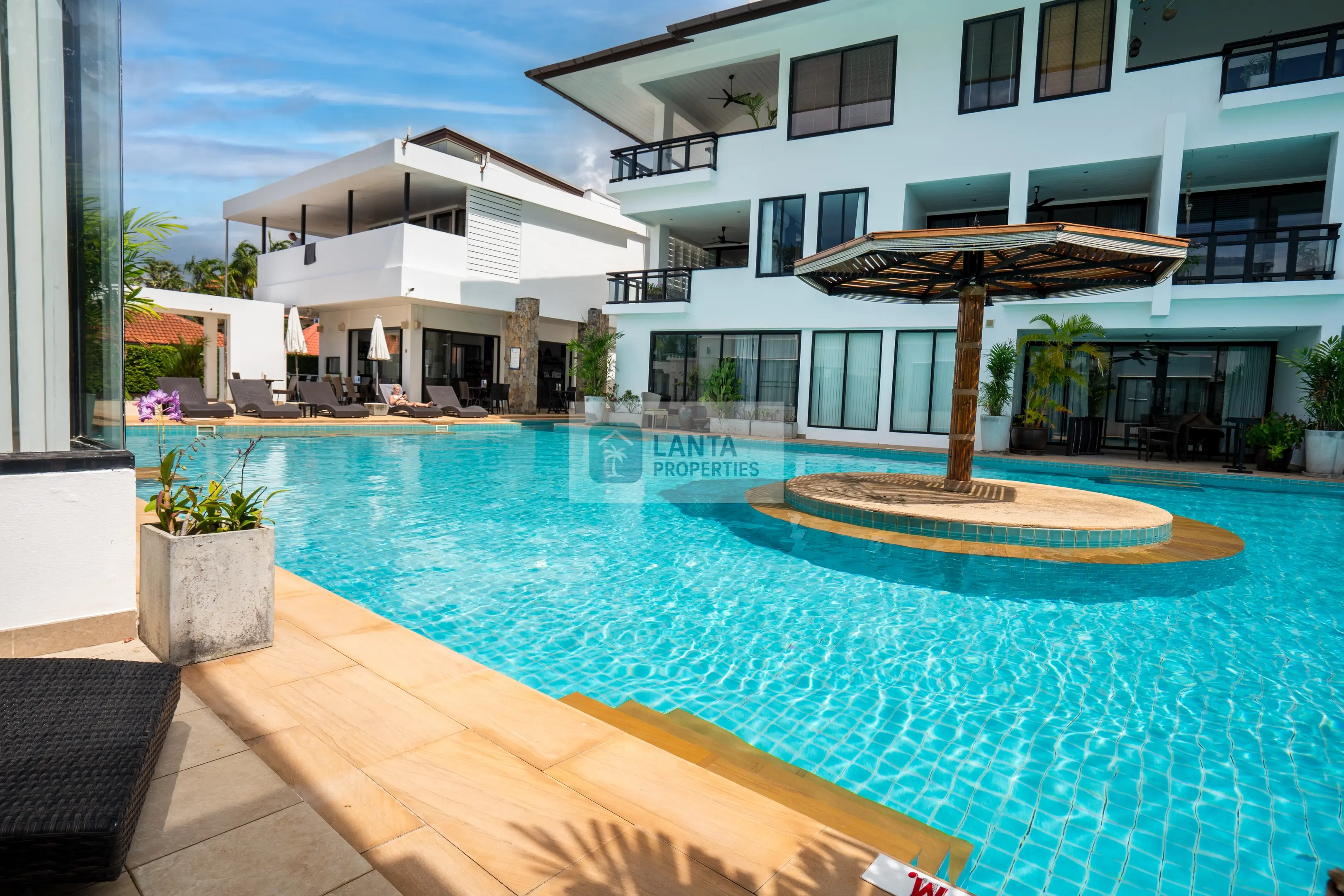 Townhouse with Pool Access and Sea Glimpse, Sai Naam Koh Lanta