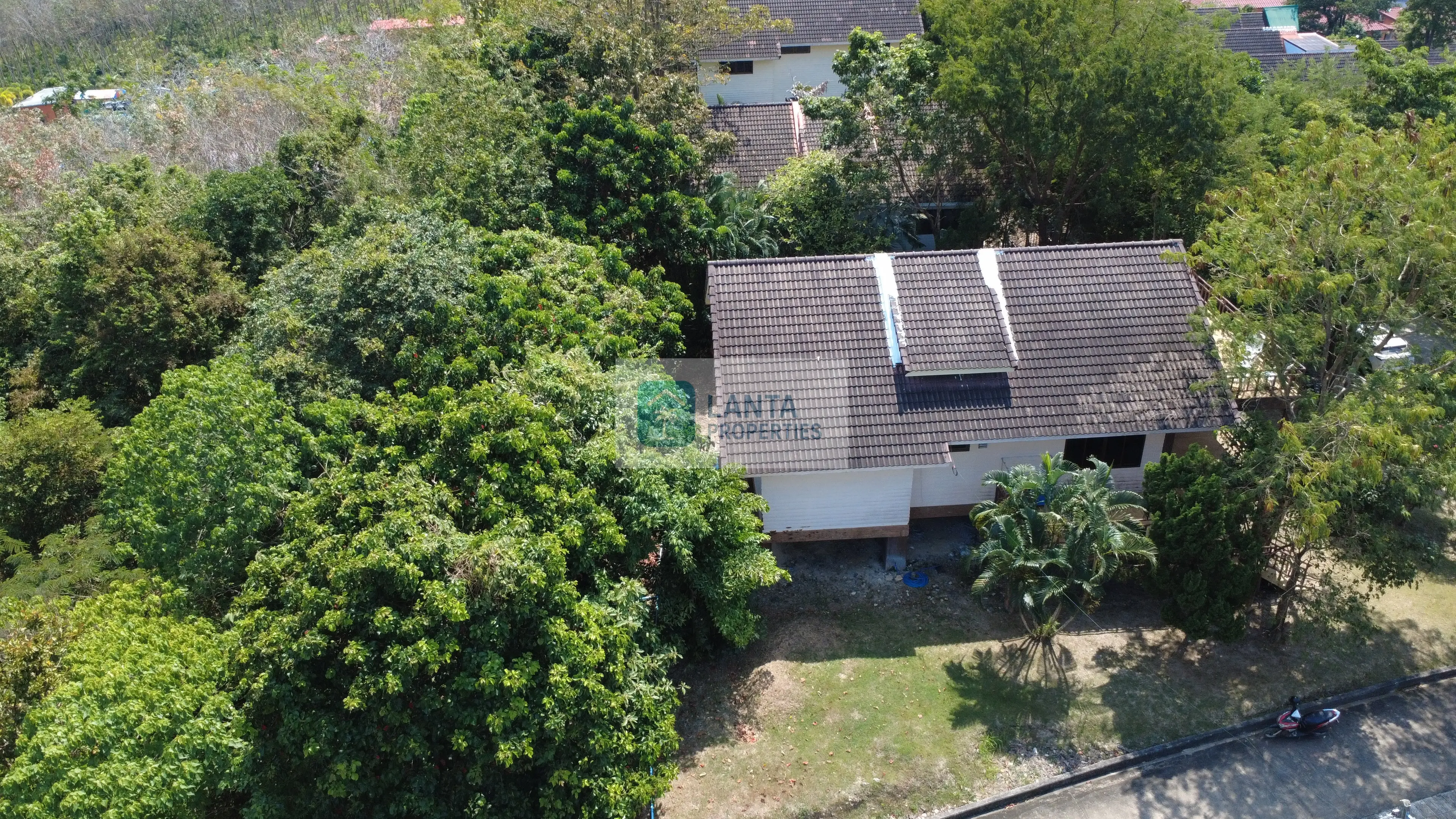 Villa at the Top of the Hill – Panoramic Views Over Koh Lanta