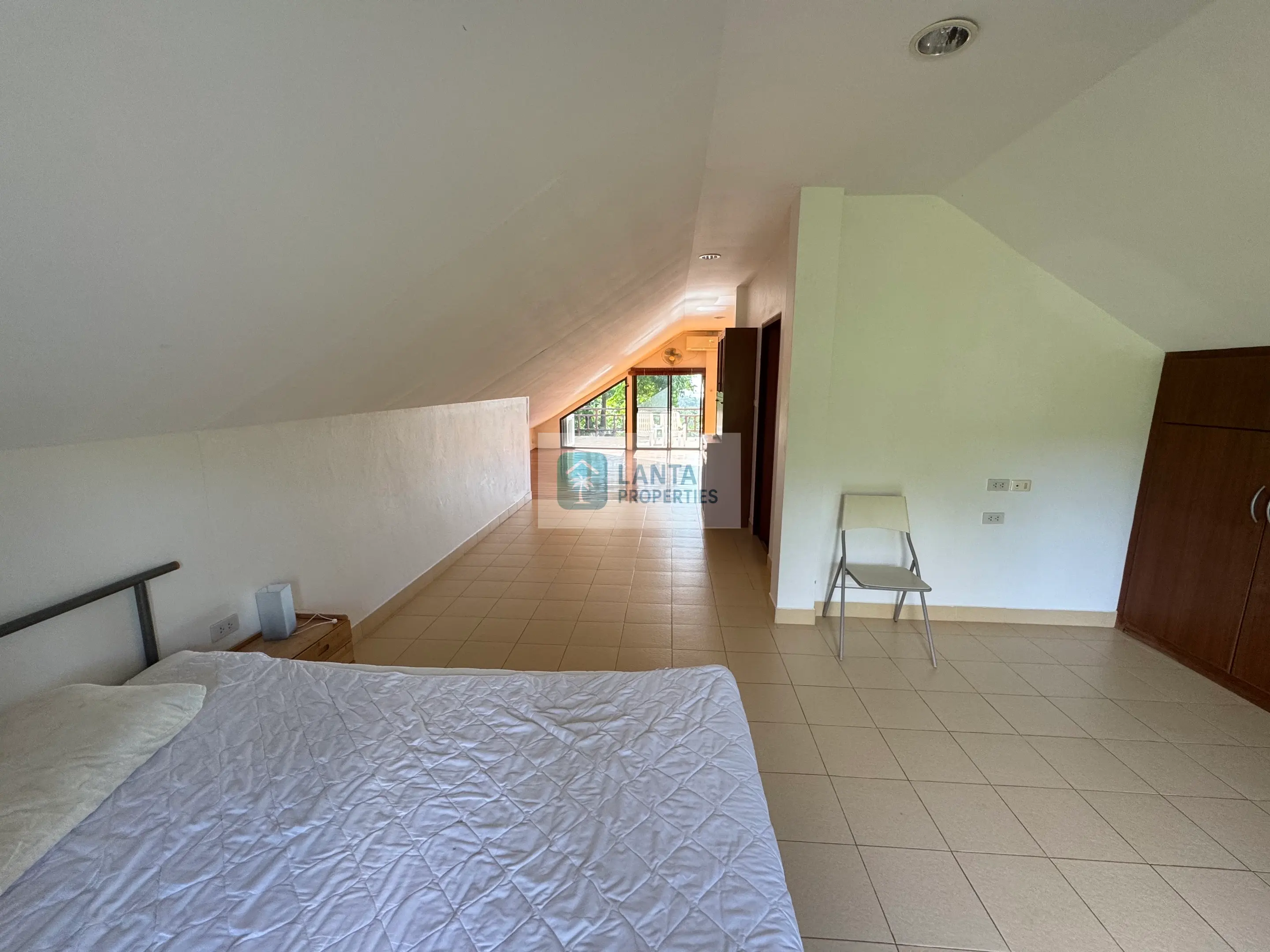 Villa at the Top of the Hill – Panoramic Views Over Koh Lanta