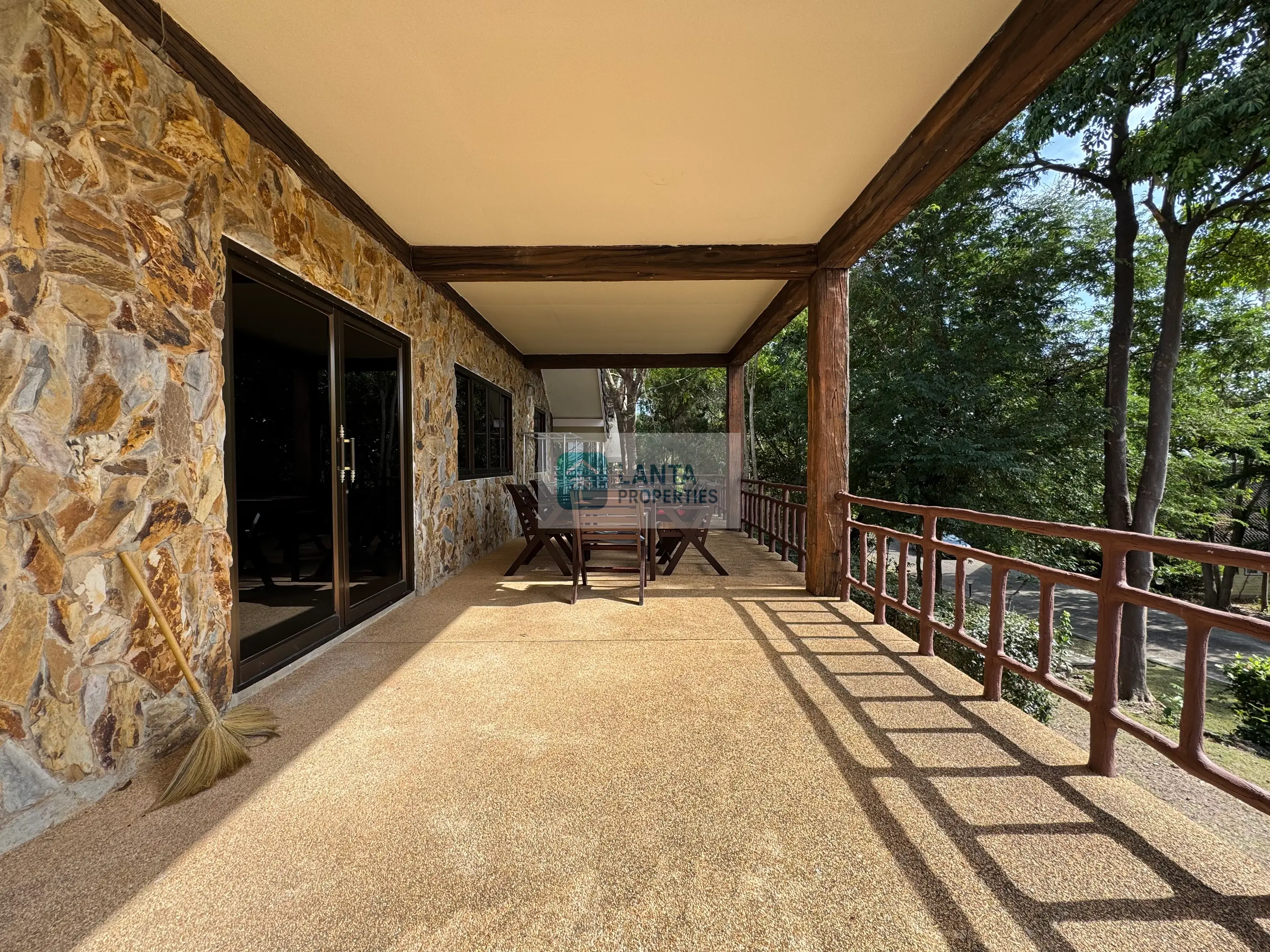 Villa at the Top of the Hill – Panoramic Views Over Koh Lanta
