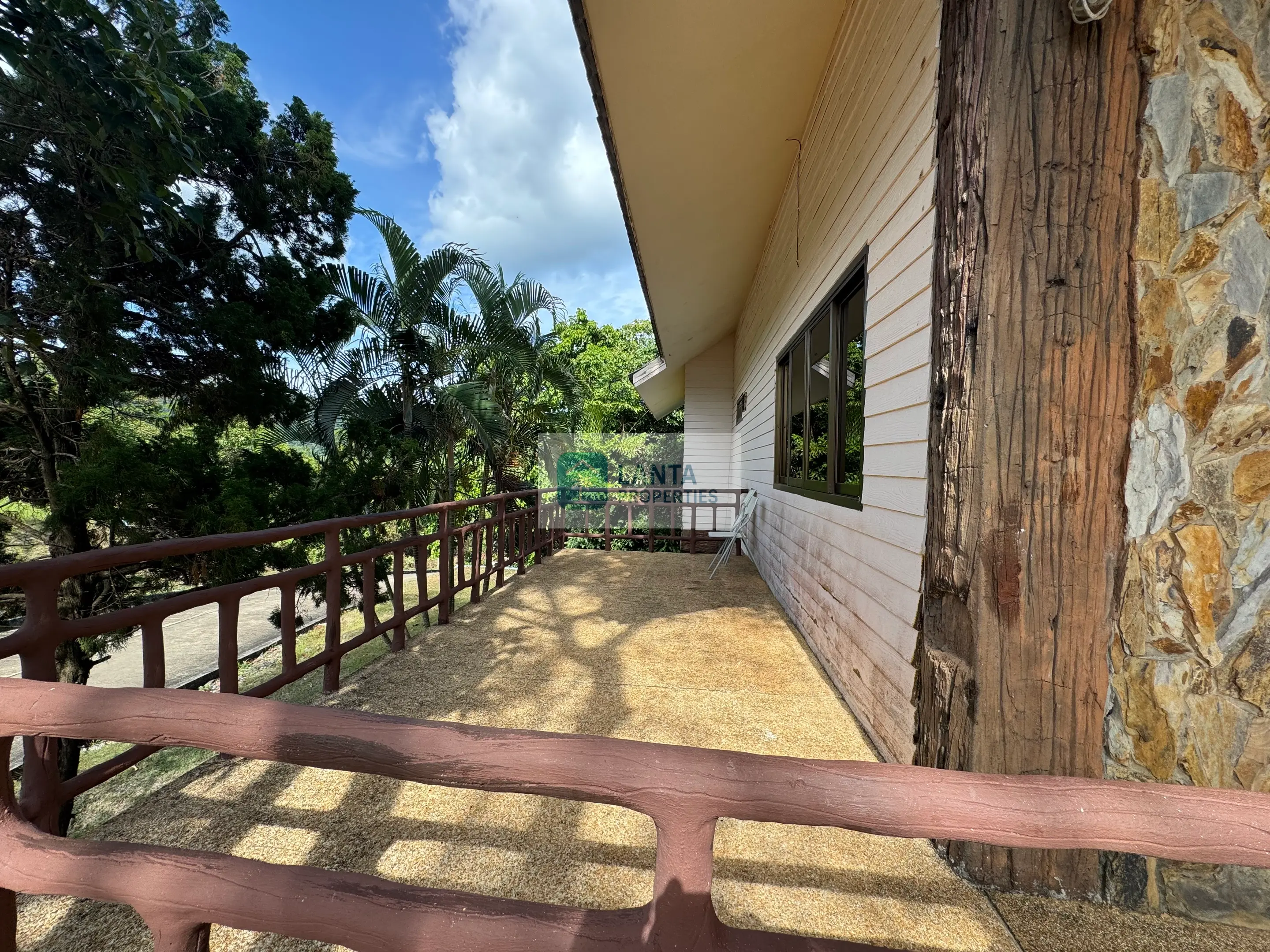 Villa at the Top of the Hill – Panoramic Views Over Koh Lanta