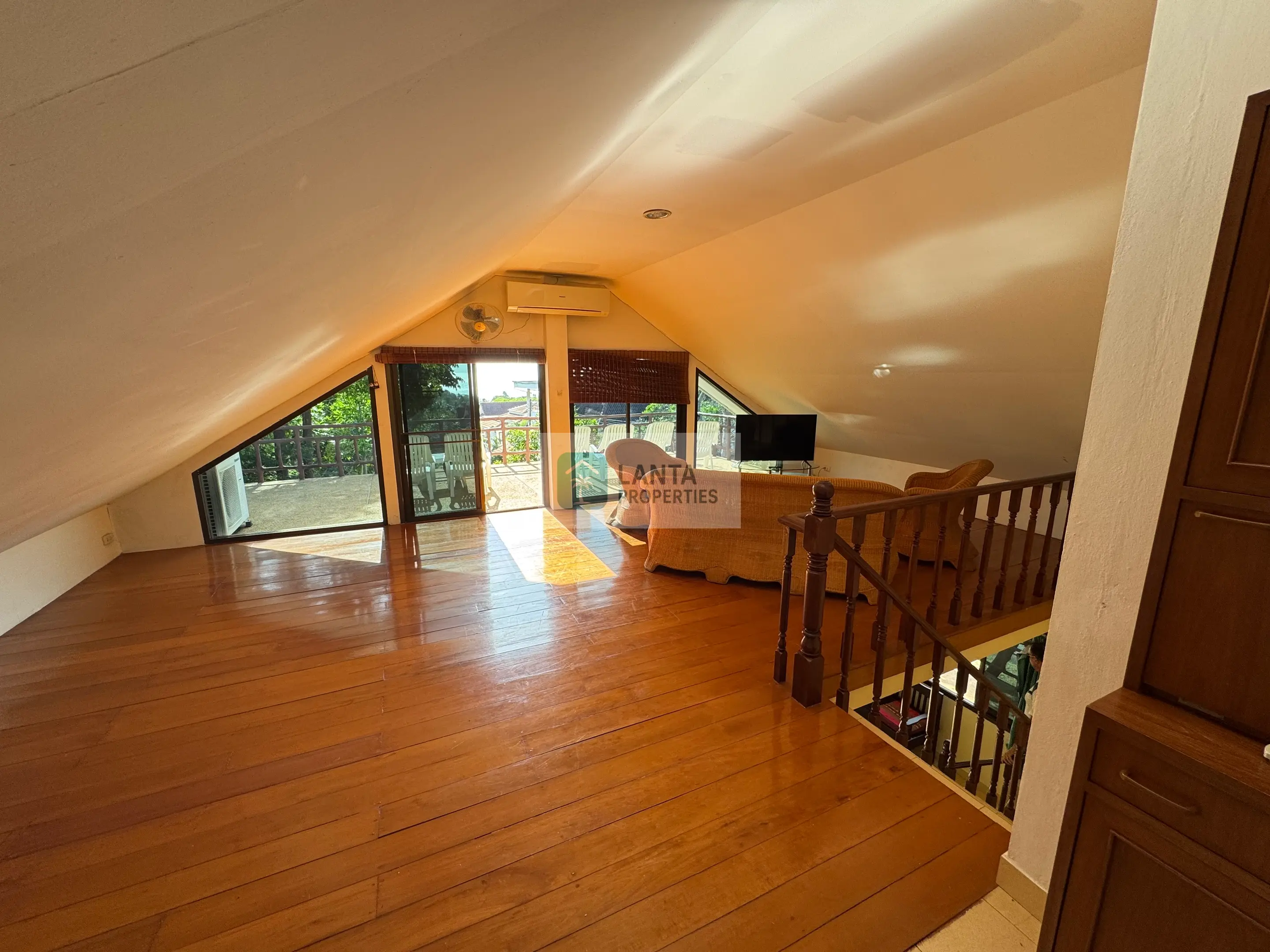Villa at the Top of the Hill – Panoramic Views Over Koh Lanta