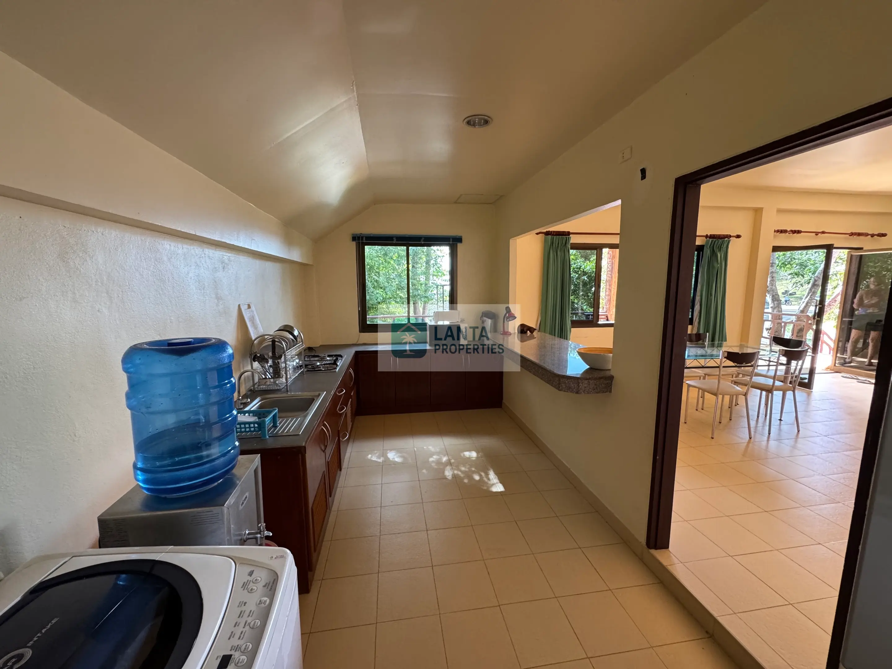 Villa at the Top of the Hill – Panoramic Views Over Koh Lanta