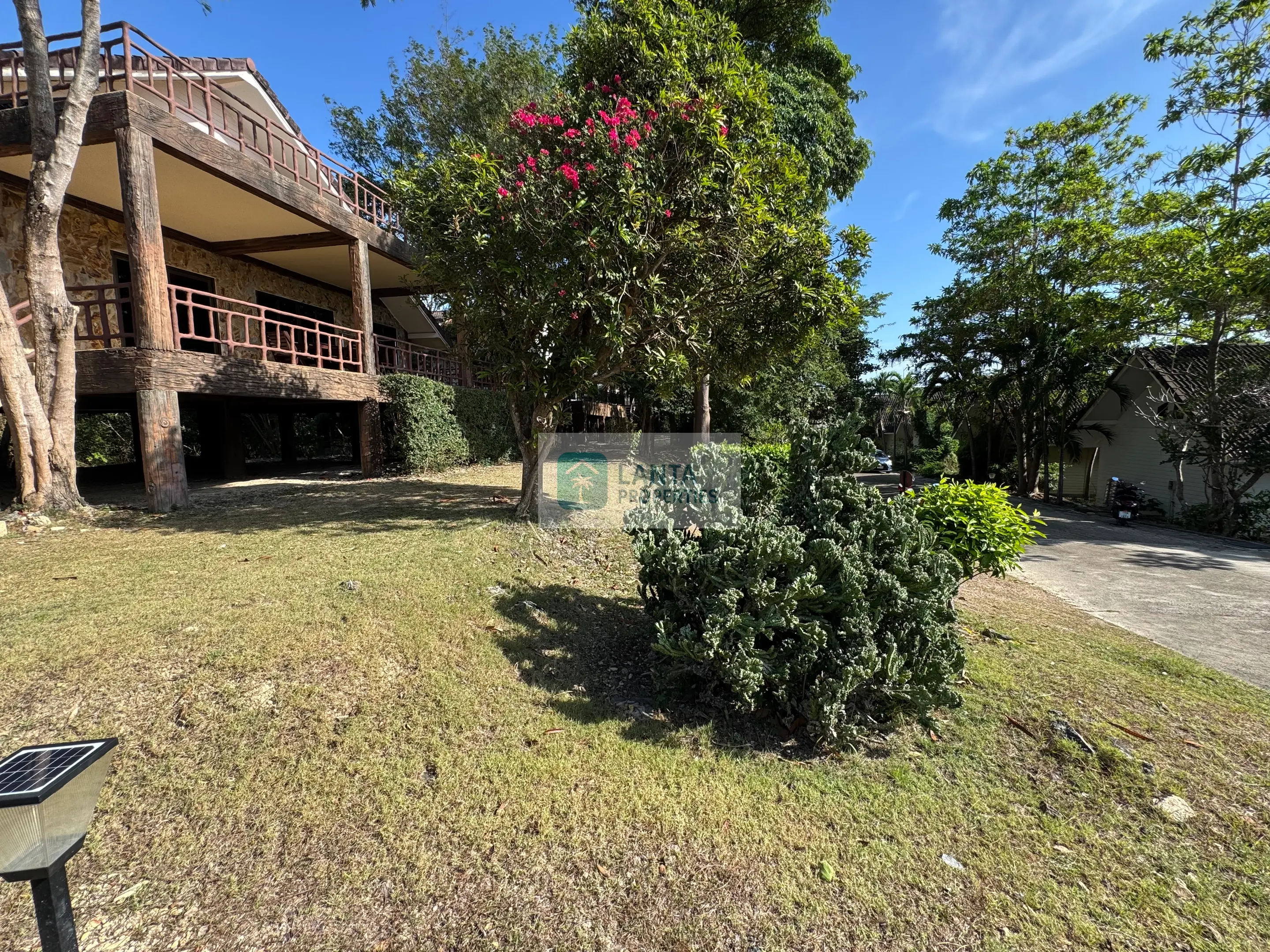 Villa at the Top of the Hill – Panoramic Views Over Koh Lanta