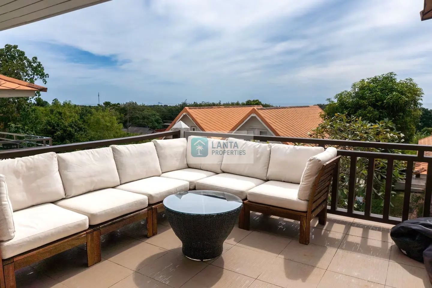 🏝️ Villa for Sale in Koh Lanta – 3-Bedroom Pool Villa with Sea View 🌅