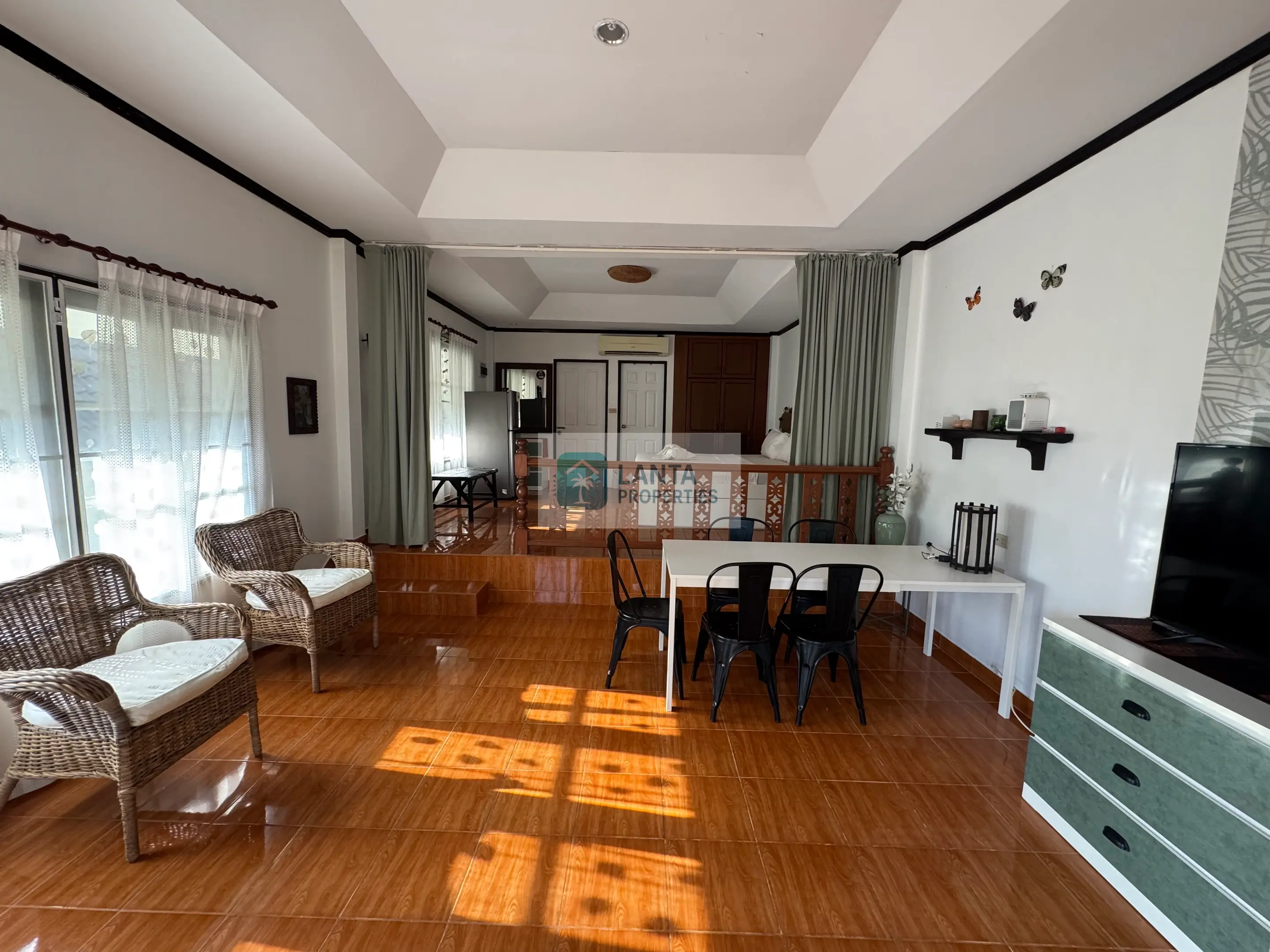 Charming bungalow with patio and shared pool
