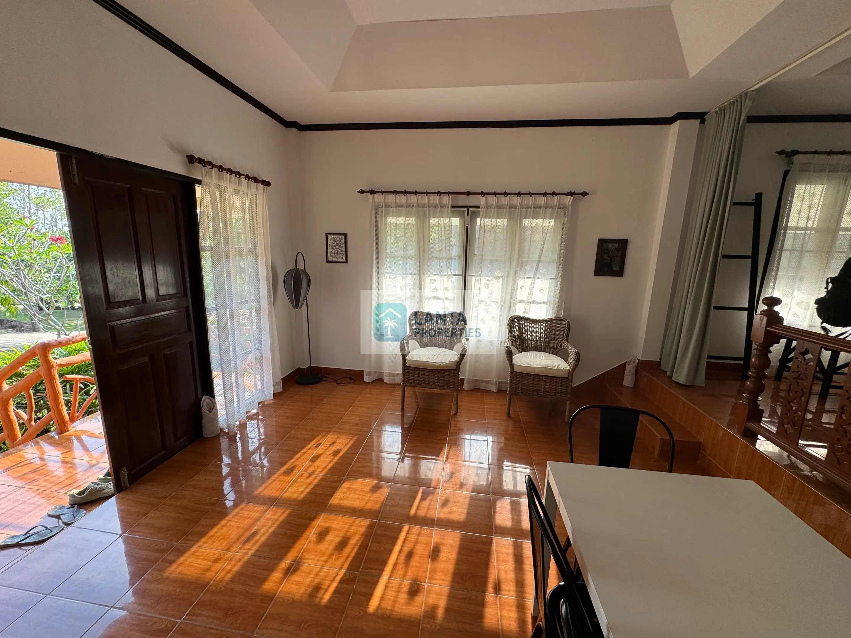 Charming bungalow with patio and shared pool
