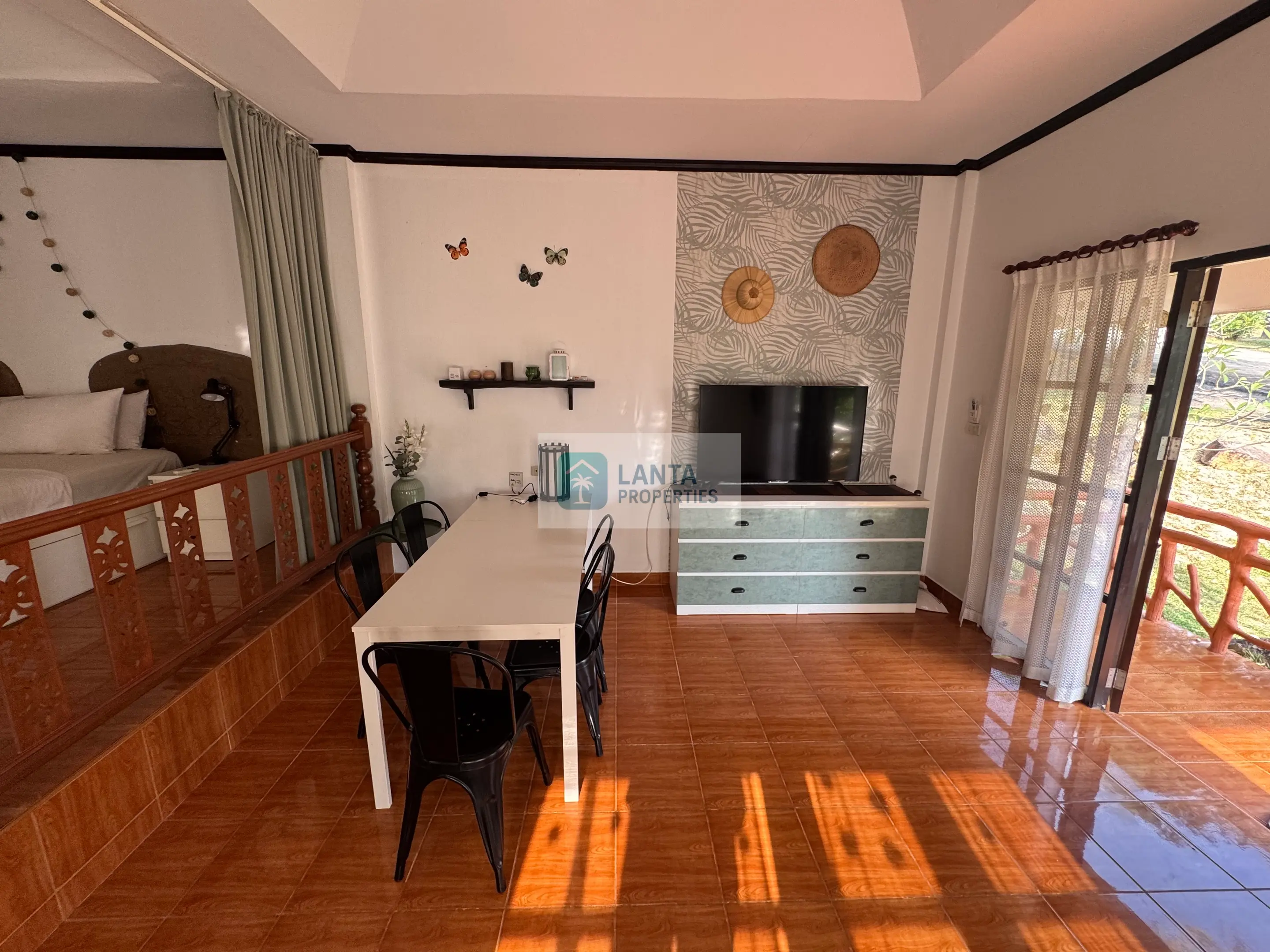 Charming bungalow with patio and shared pool