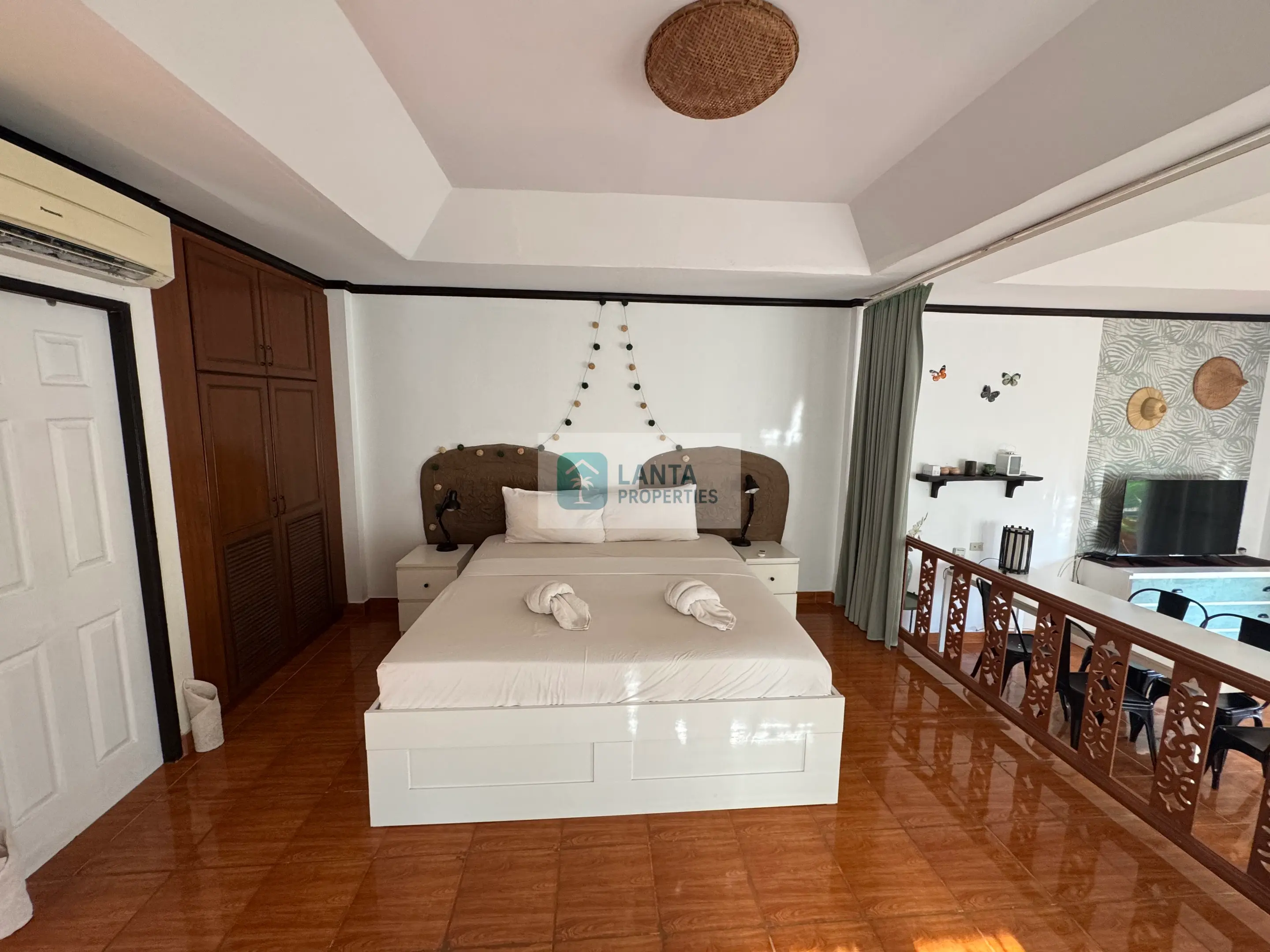 Charming bungalow with patio and shared pool