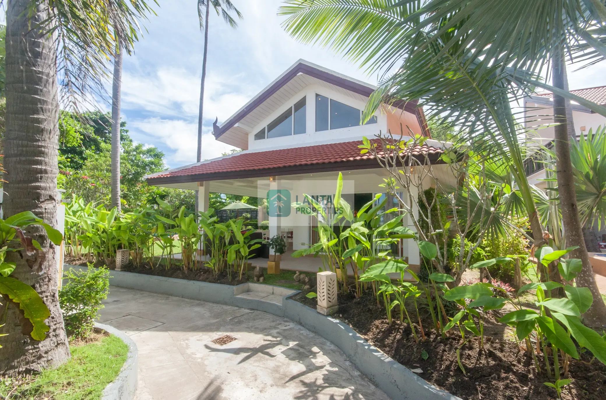 Elegant 3-Bedroom Pool Villa in Malee Beach, Long Beach.