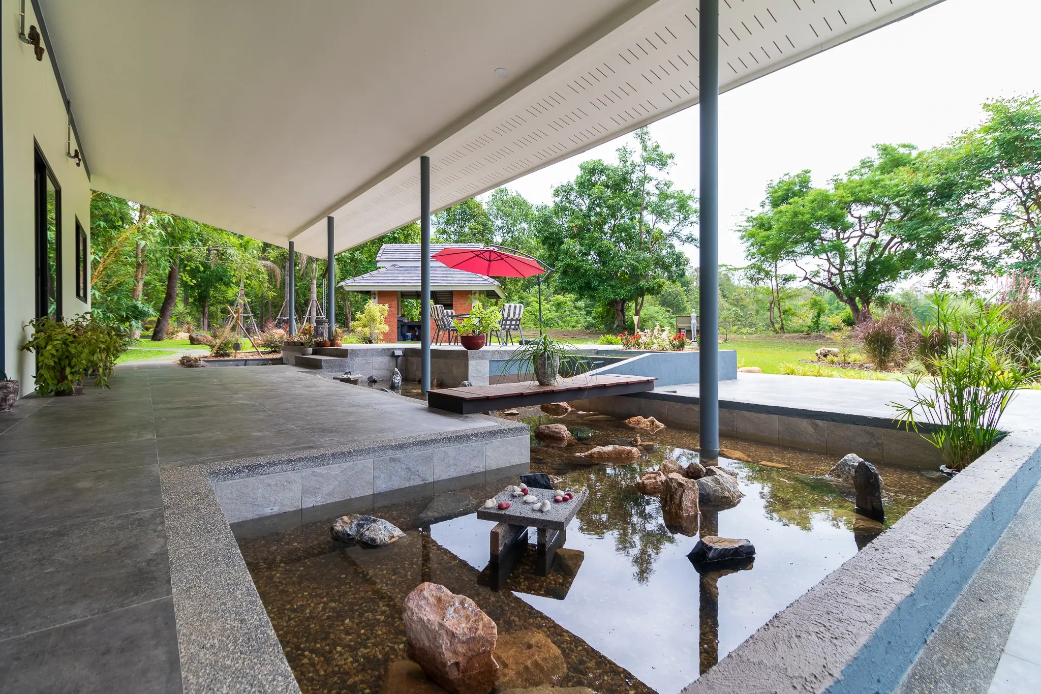 Modern Art Resort-Style Lake Home