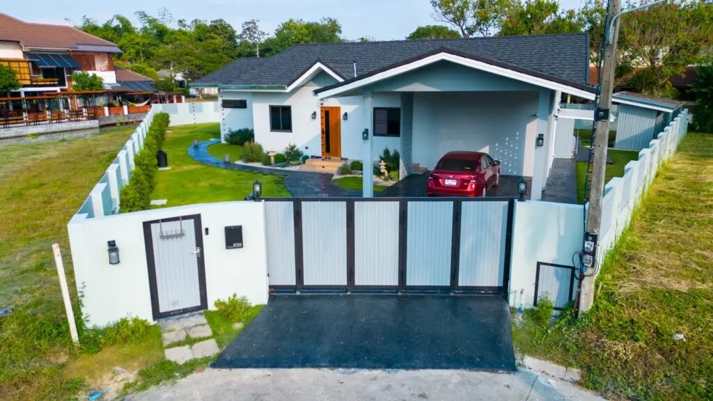 Moo Baan Modern Ranch Home