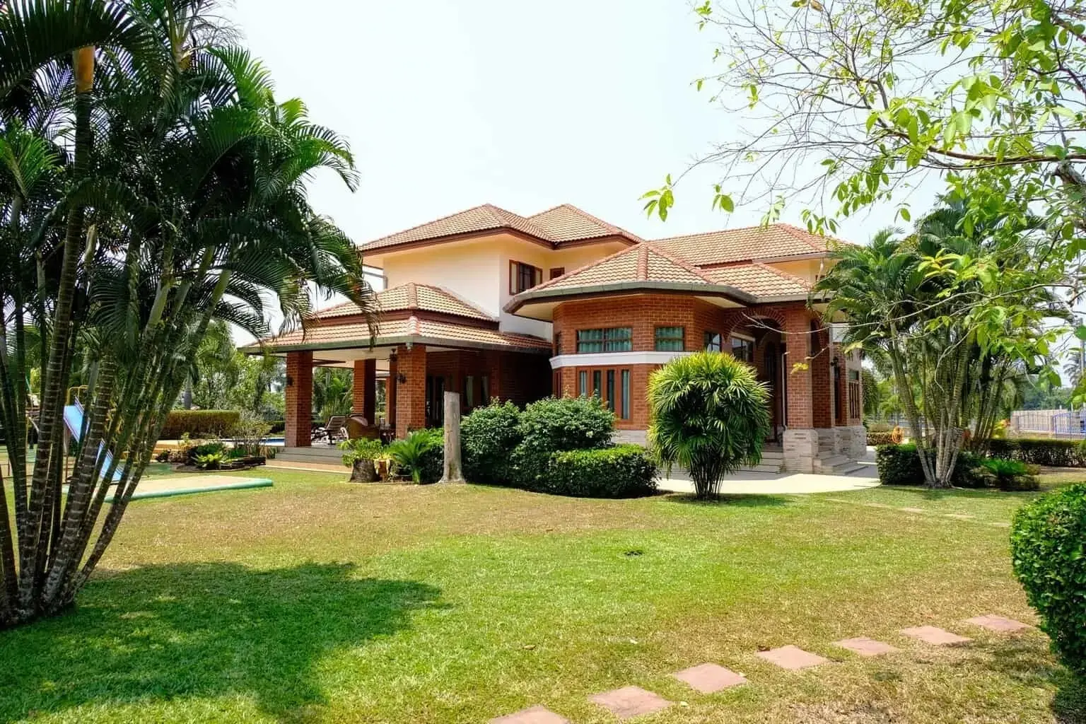 (HS261-04) Large Luxury Family Home with Pool on 3+ Rai in San Sai