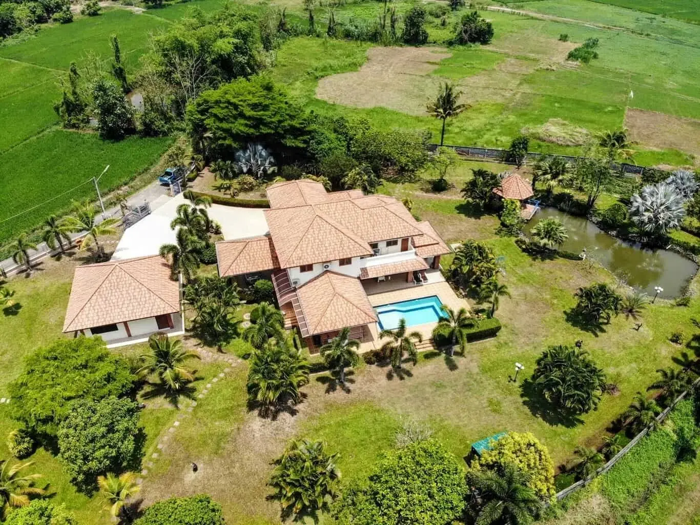(HS261-04) Large Luxury Family Home with Pool on 3+ Rai in San Sai