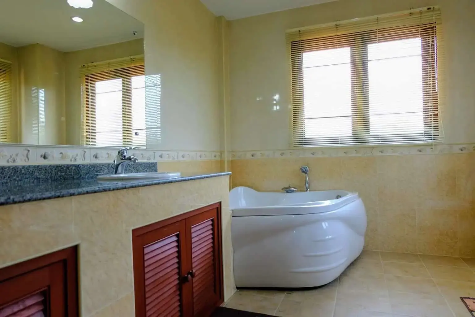 (HS261-04) Large Luxury Family Home with Pool on 3+ Rai in San Sai