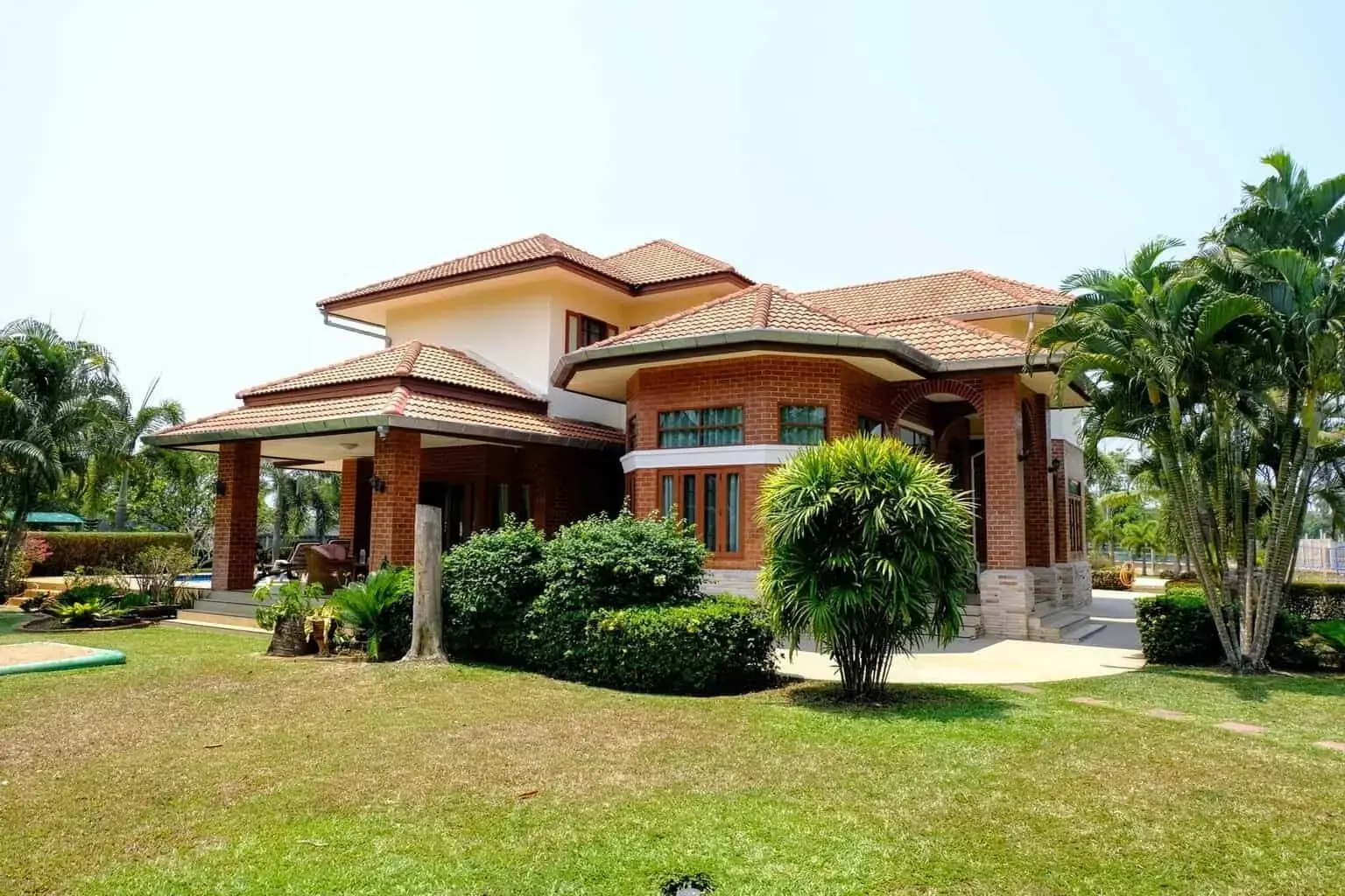 (HS261-04) Large Luxury Family Home with Pool on 3+ Rai in San Sai
