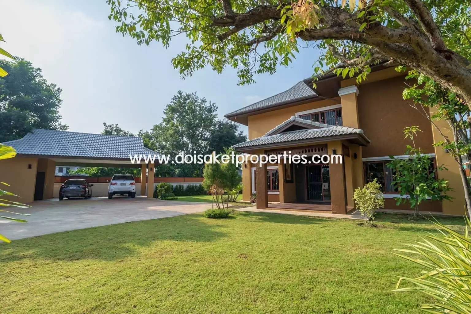 (HS210-04) Gorgeous 2 Storey Home with Swimming Pool for Sale in a Moo Baan in San Na Meng, San Sai