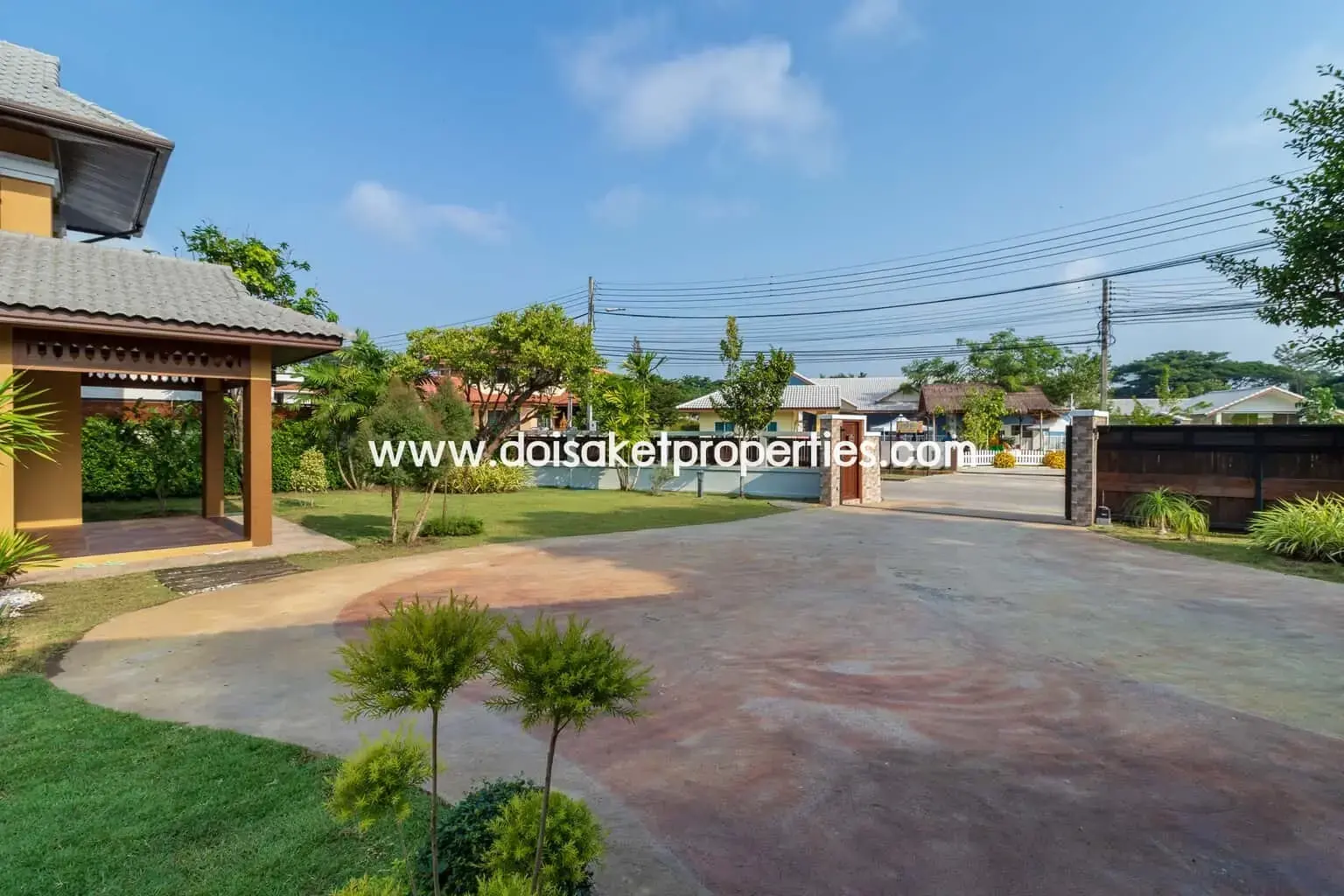(HS210-04) Gorgeous 2 Storey Home with Swimming Pool for Sale in a Moo Baan in San Na Meng, San Sai