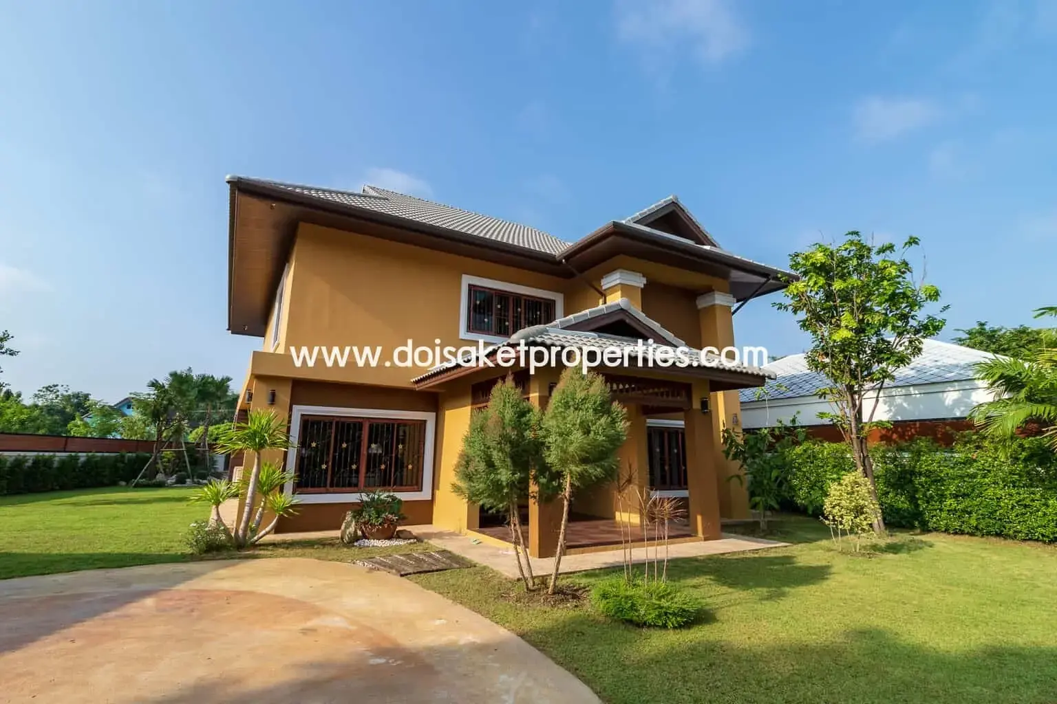 (HS210-04) Gorgeous 2 Storey Home with Swimming Pool for Sale in a Moo Baan in San Na Meng, San Sai